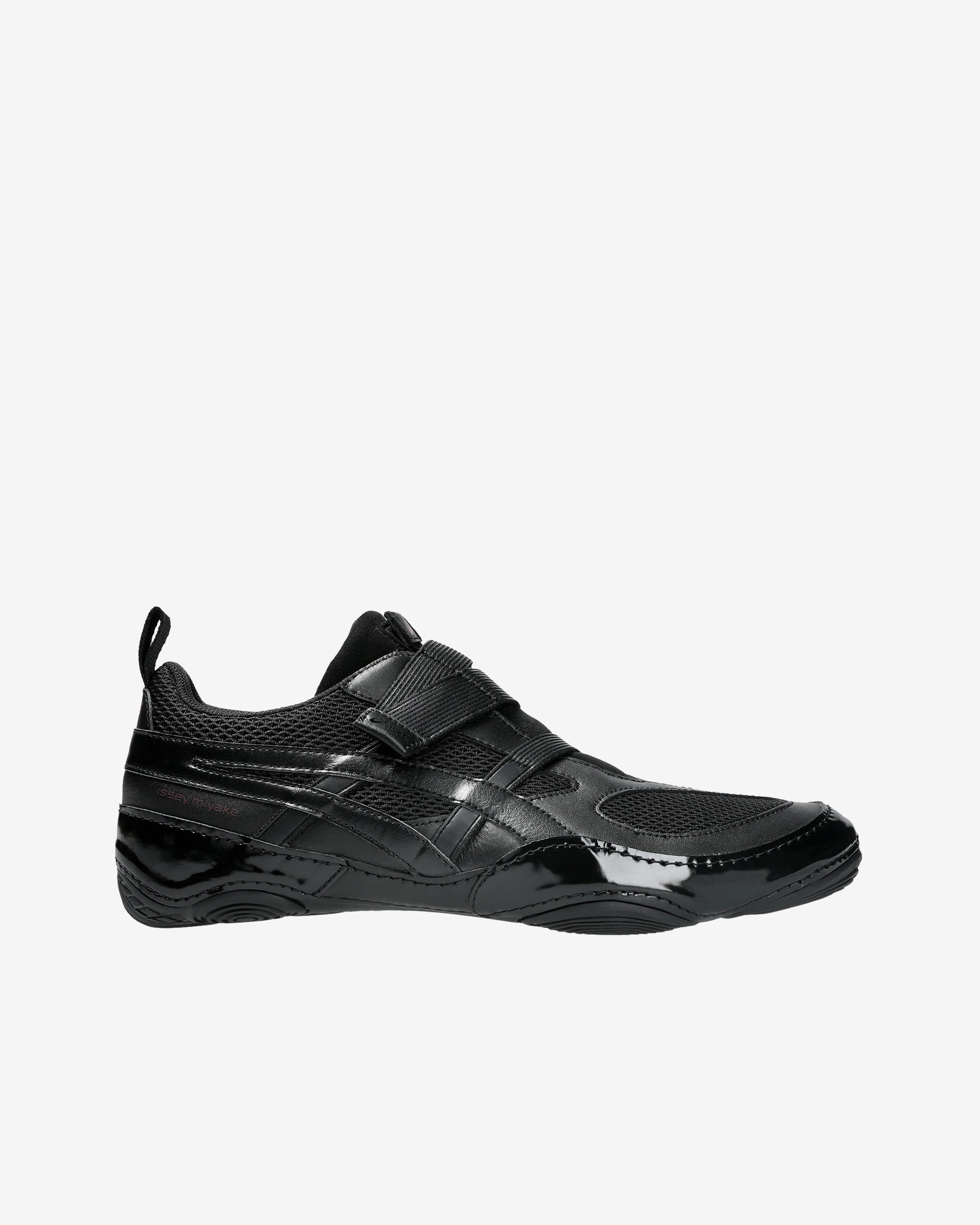 ISSEY MIYAKE × Asics Hyper Taping Black Asics: Issey Miyake Men's Hyper Taping Sneakers (Black) | DSMNY E-SHOP