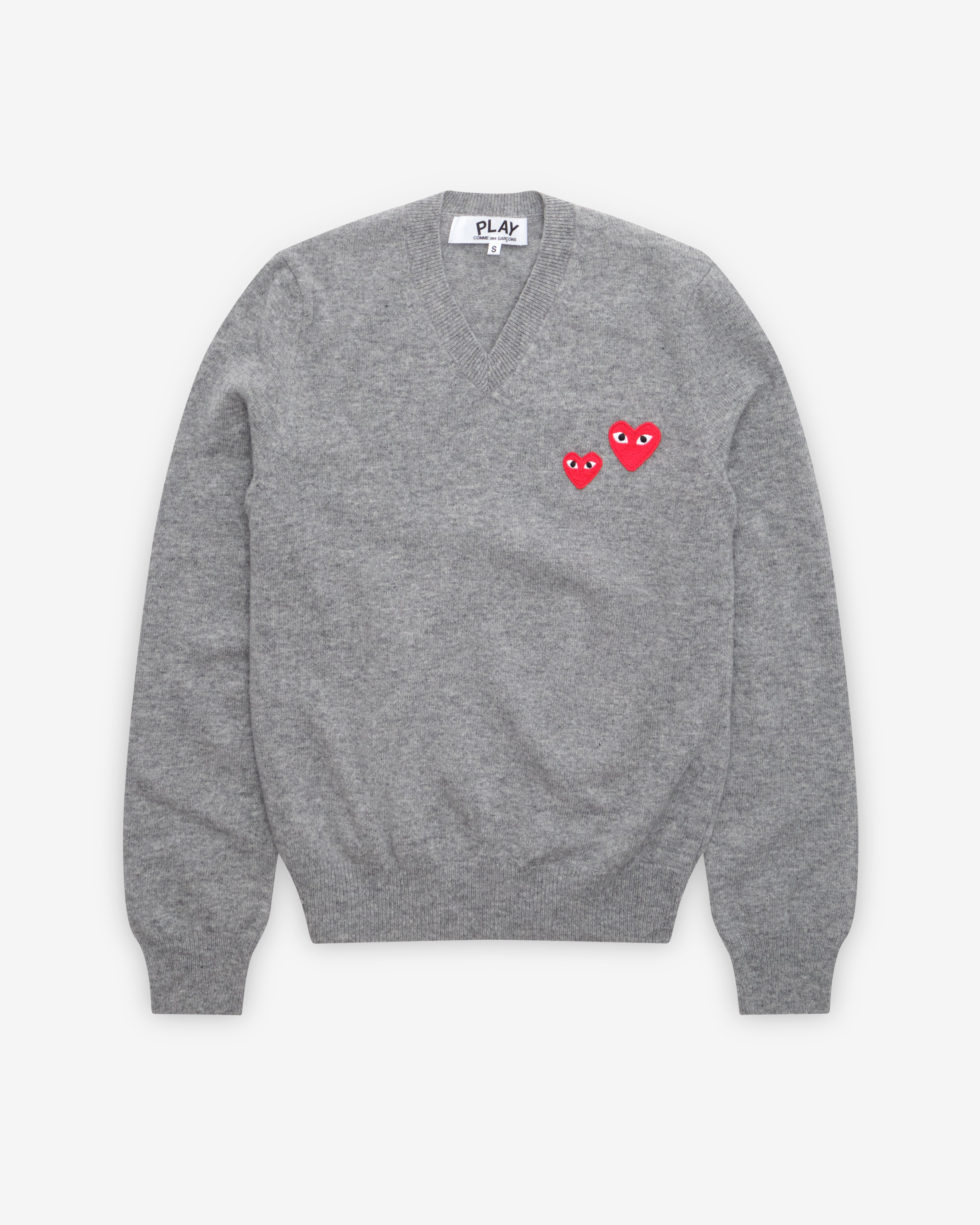 Play Comme des Garçons: V Neck Sweater Double Heart (Grey) | DSMNY