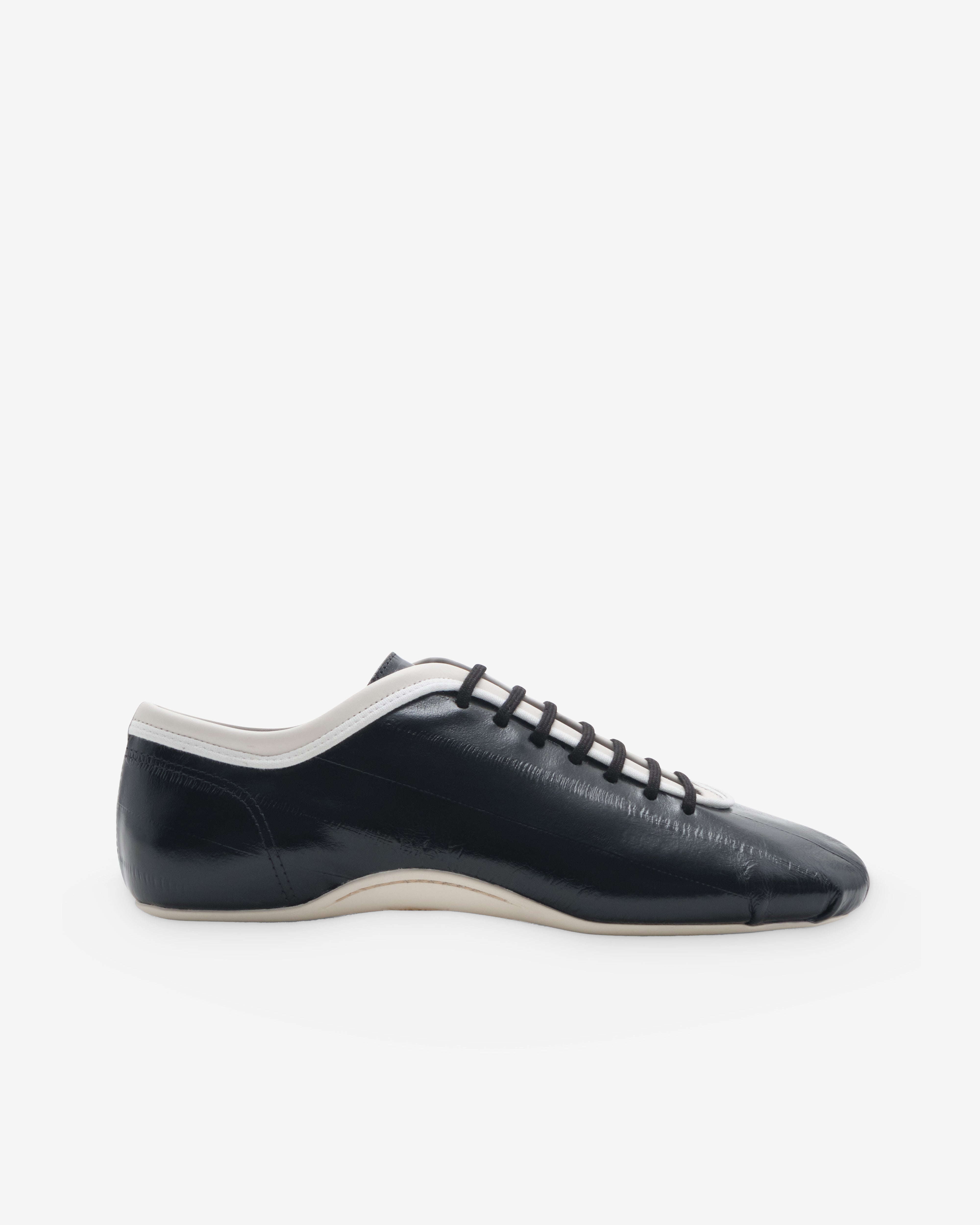 Dries Van Noten: Women's Round-Toe Shoes (Black) | DSMNY E-SHOP