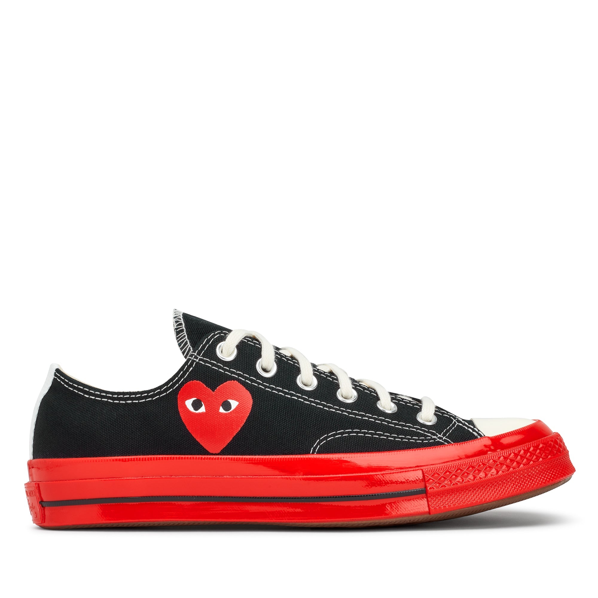 Hub Afstå Sammenligne Play Converse - Red Heart & Red Sole Chuck 70 Low Top Sneakers - (Blac –  DSMNY E-SHOP