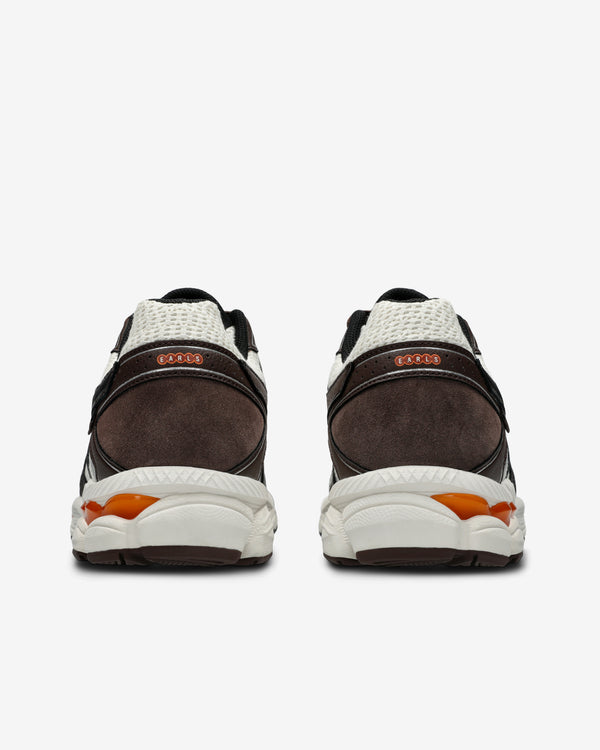 Asics - Men's Earls Collection Gel-Cumulus 16 Sneakers - (Milk/Black)