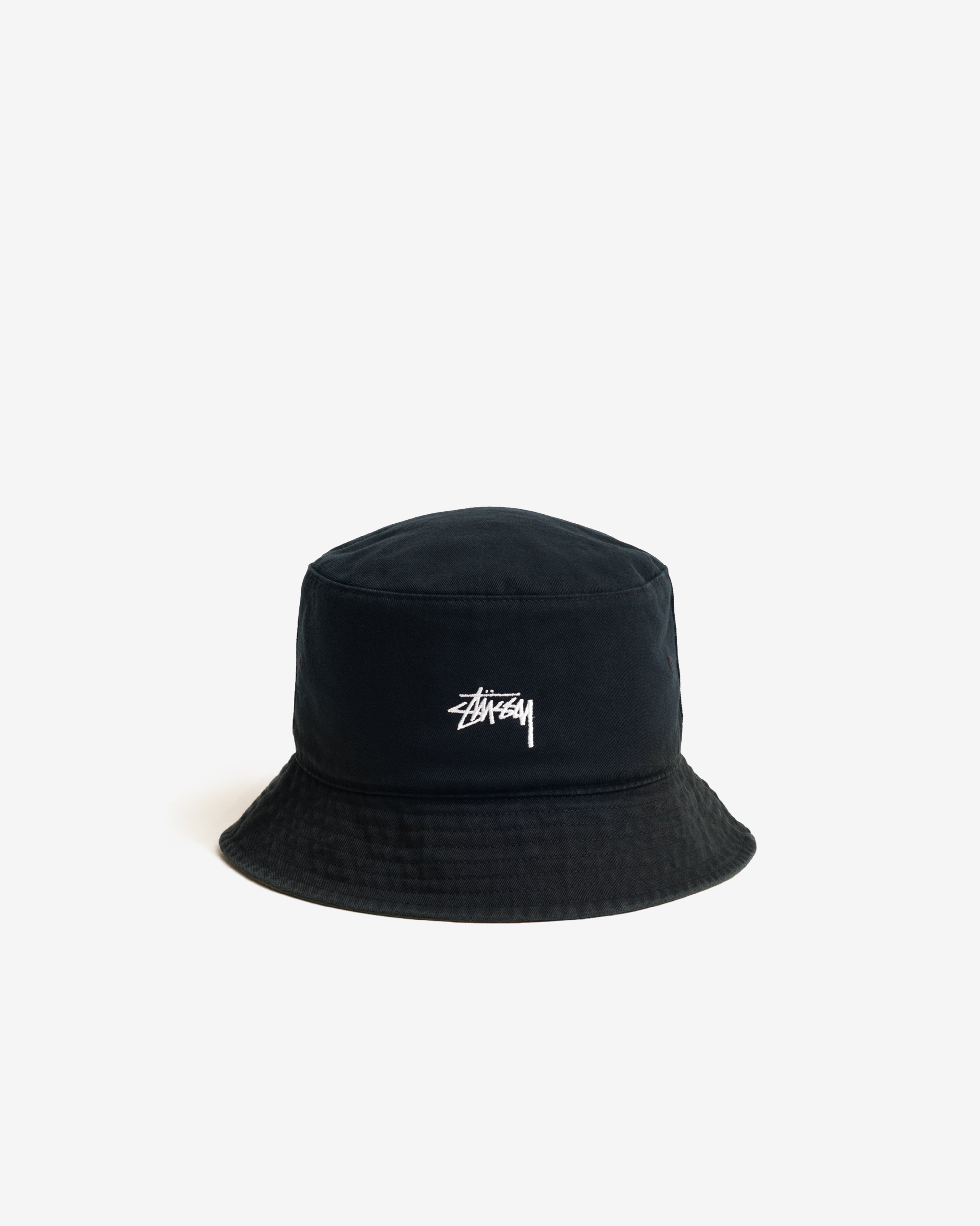 Stüssy: Men's Reversible Stock Bucket Hat (Black/Olive) | DSMNY E-SHOP