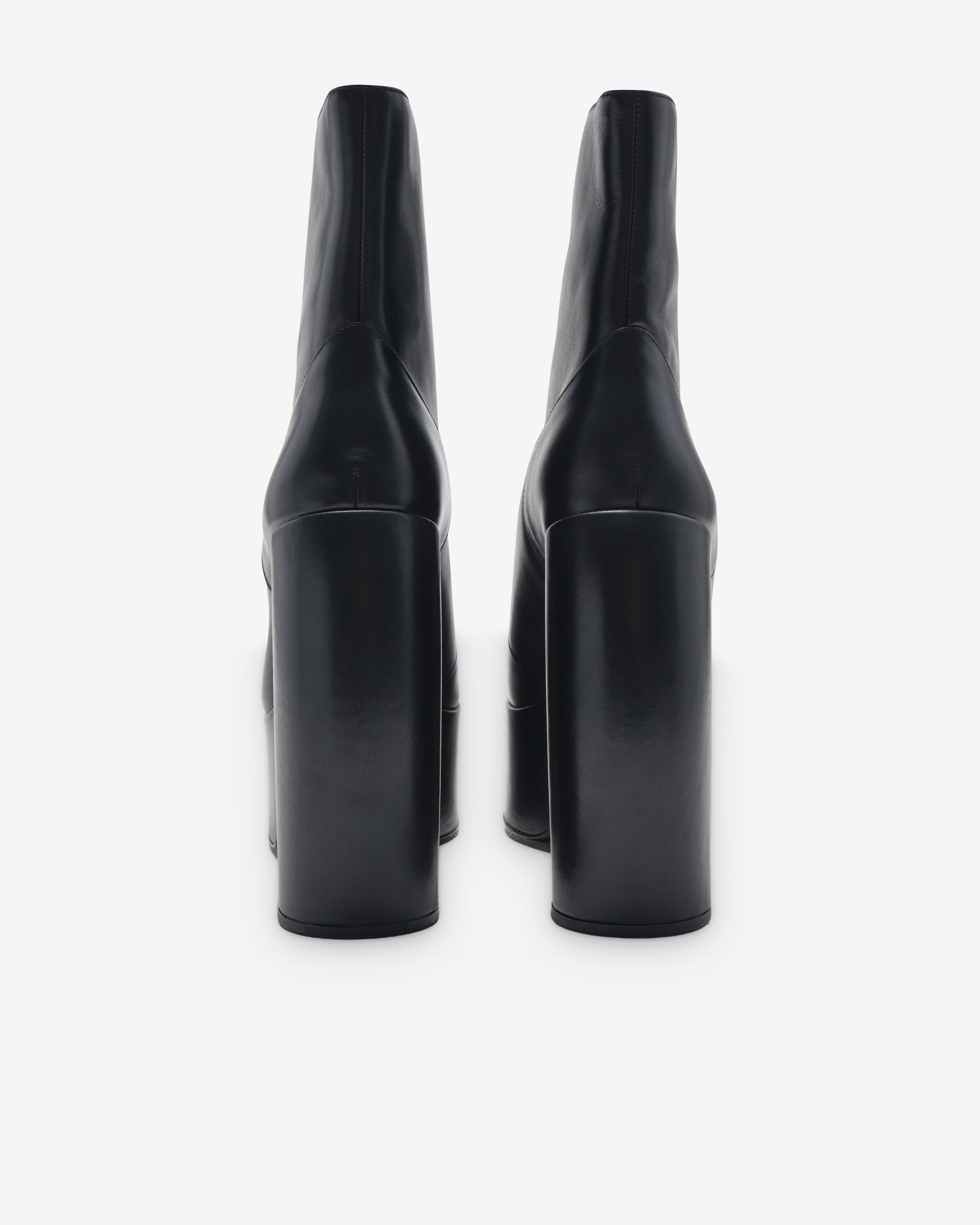 Marc Jacobs: Women's The Gigi Ankle Boot (Black) | DSMNY E-SHOP