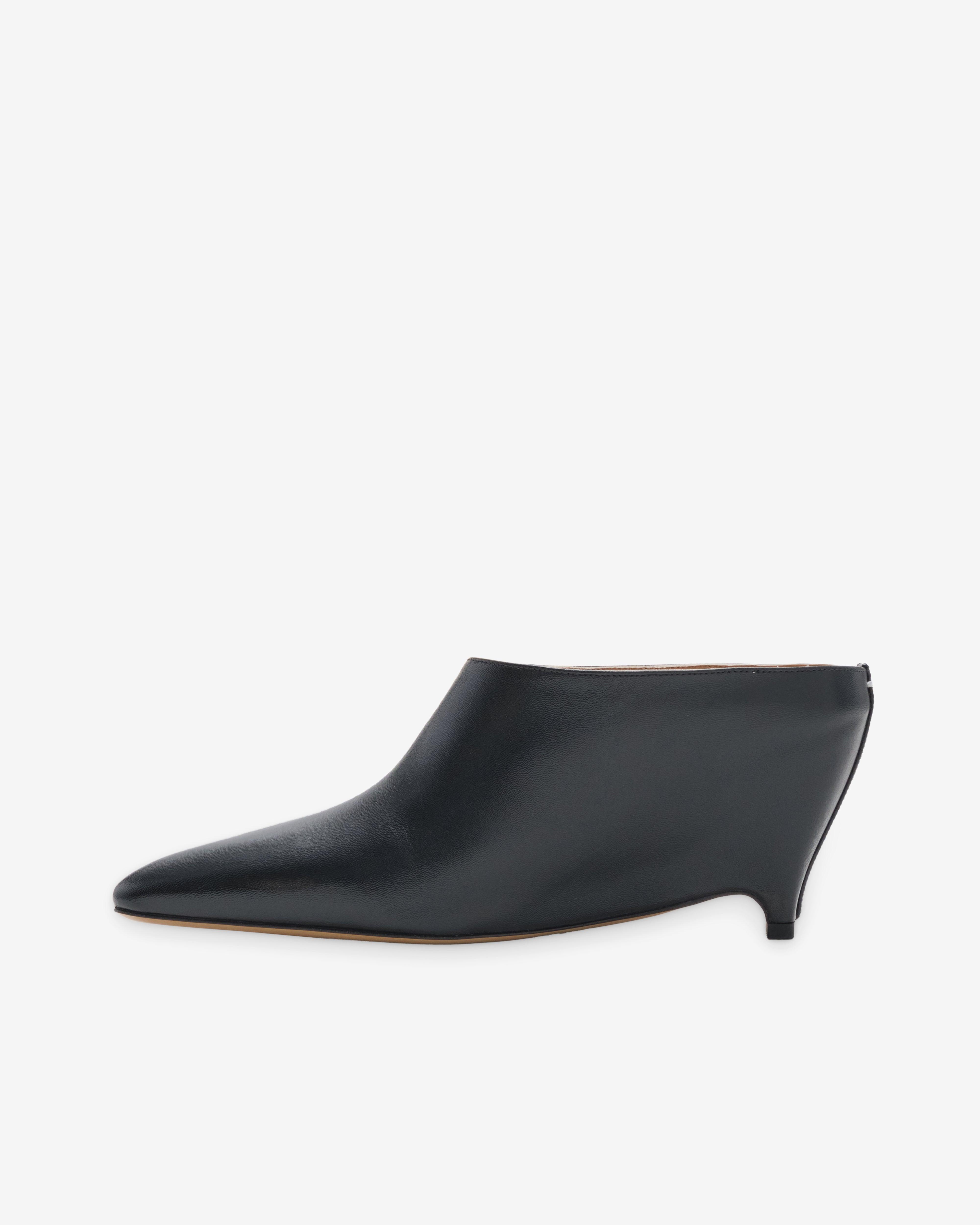 Maison Margiela 11 サテン 36UY008 Maison Margiela: Women's Heel-Less Mules (Black) | DSMNY E-SHOP