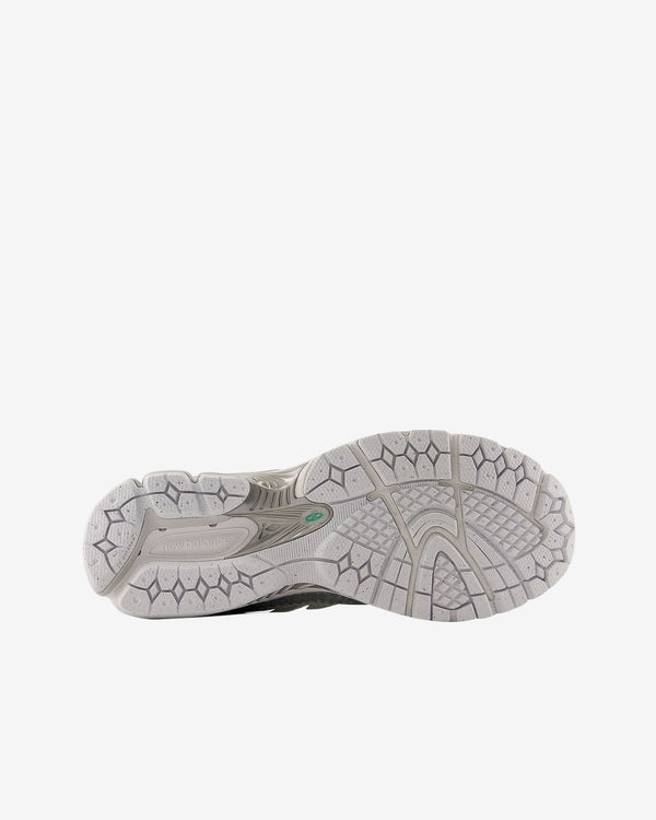 New Balance - Men's 1906 Sneakers - (Silver/White)