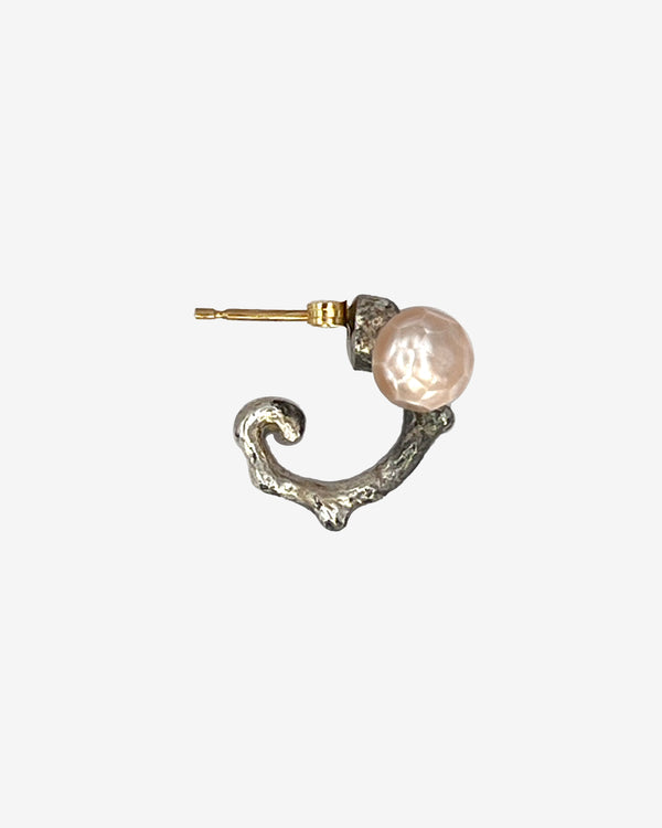 Weinan Pan - Bone Earring No1 Freshwater Pearl - (Yellow Gold/Pearl)