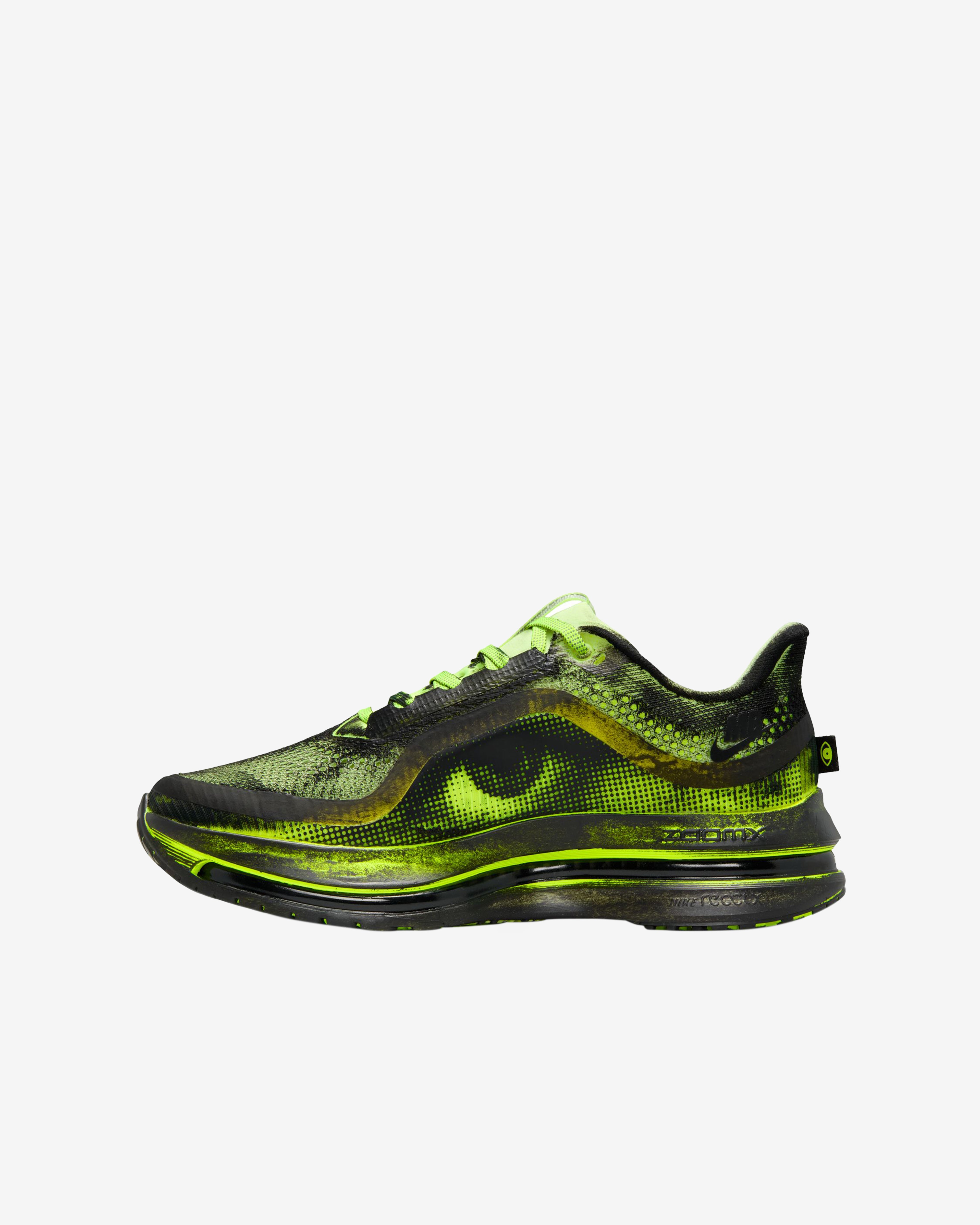靴 Melitta Baumeister Nike Pegasus Premium Melitta Baumeister Adds an All-Seeing Eye to the Nike Pegasus Premium