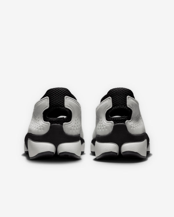 Nike - Rift 2 - (Metallic Silver)