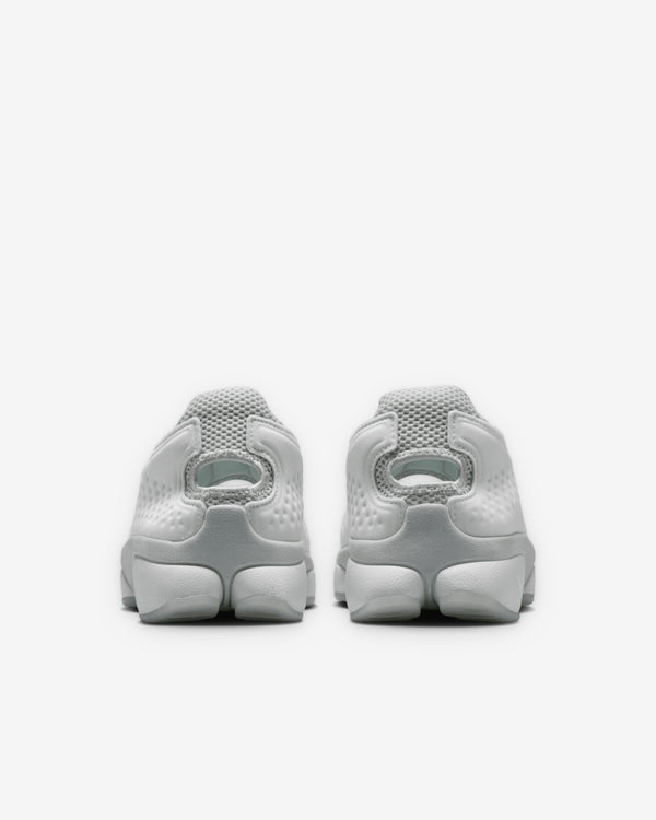 Nike - Women's Rift 2 Sneakers - (Summit White Swan)
