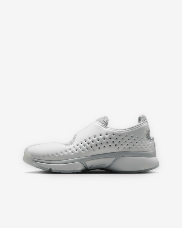 Nike - Women's Rift 2 Sneakers - (Summit White Swan)