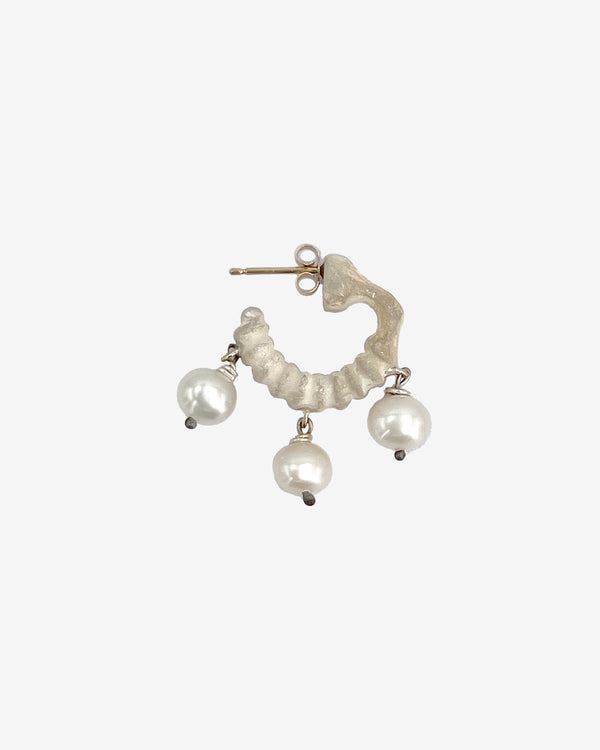 Weinan Pan - Bone Earring No3 With 3 Freshwater Pearls - (Yellow Gold/Pearl)