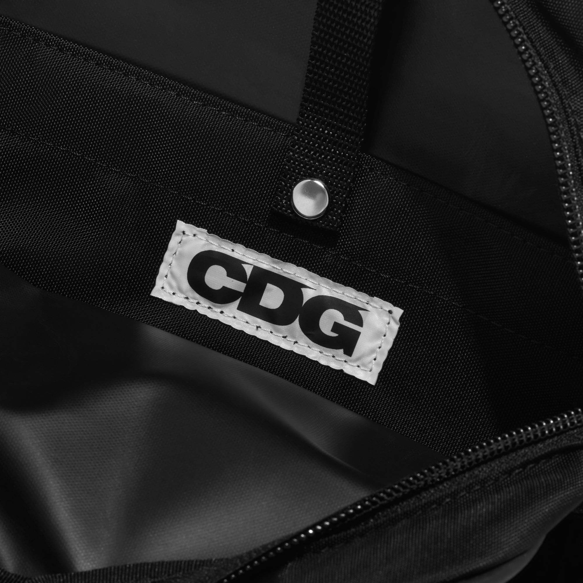 CDG - Small Shoulder Bag - (Black) view 4