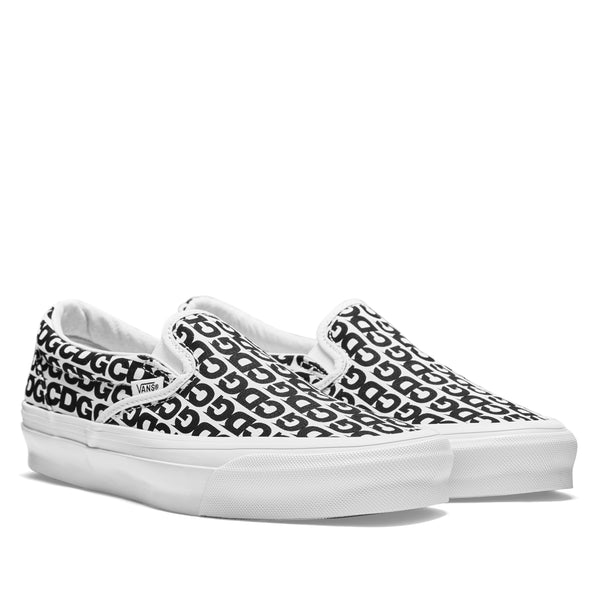CDG - Men's Vans Slip-On Sneakers - (White)