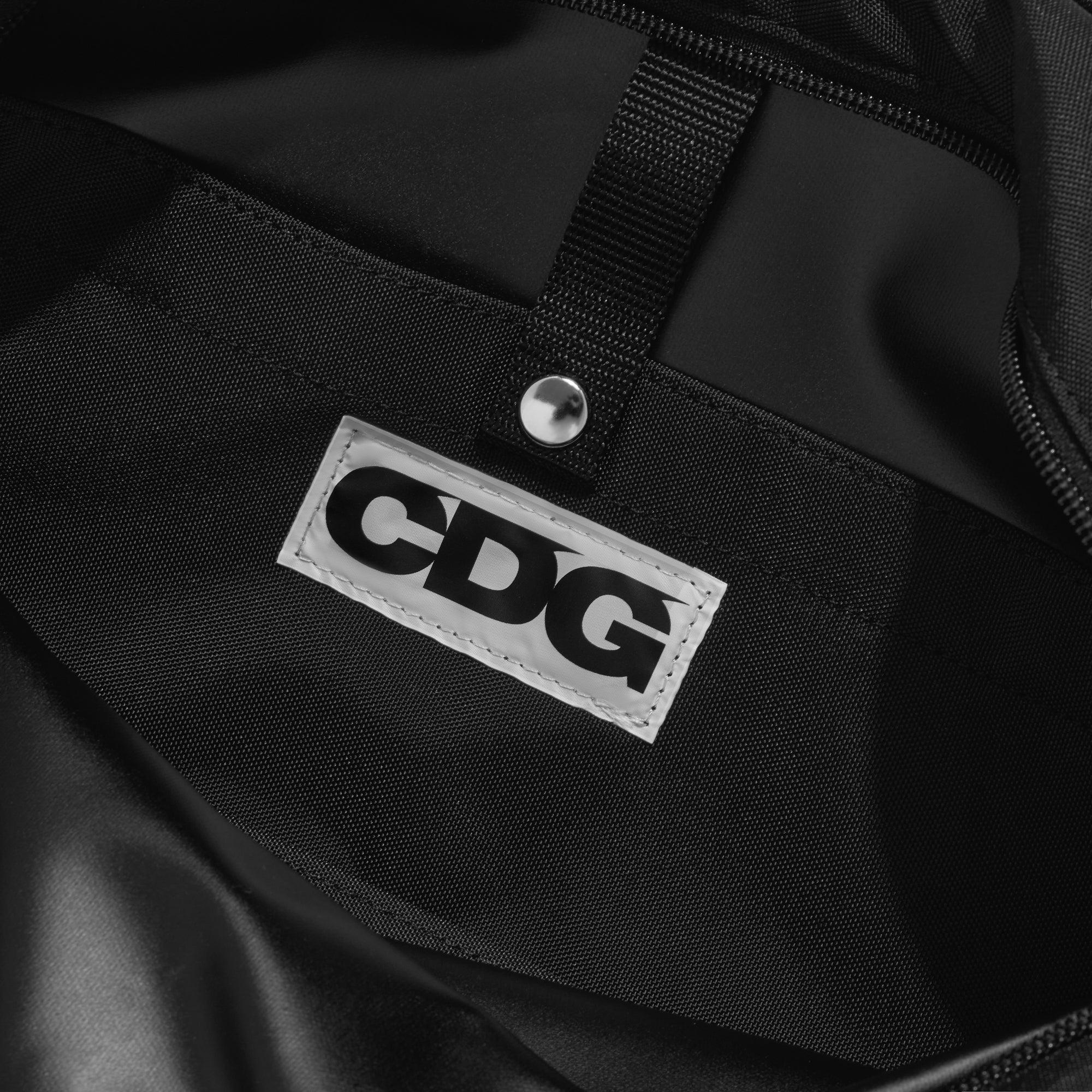 CDG - Logo Shoulder Bag - (Black) view 4