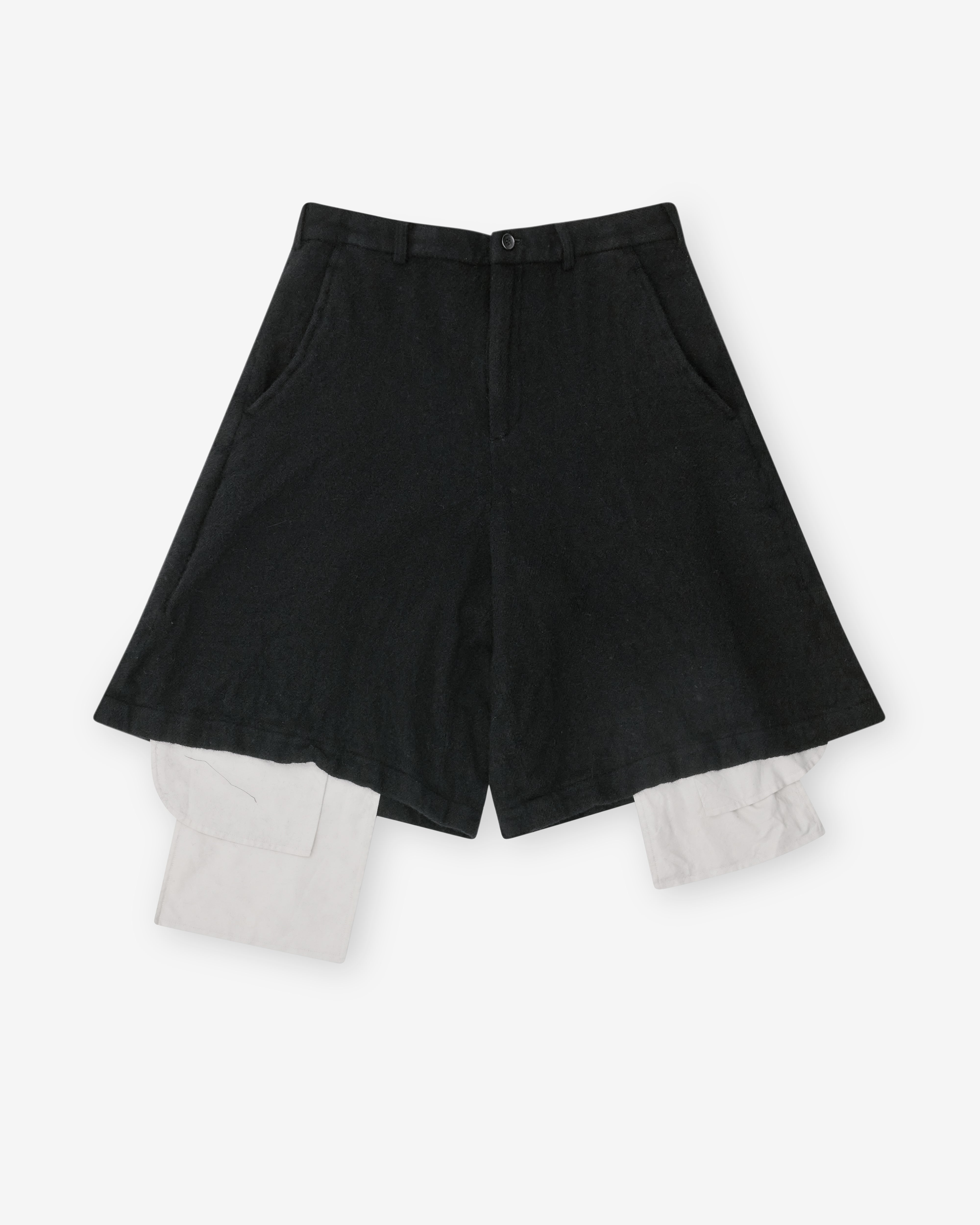 Black Comme des Garçons: Exposed Pocket Bag Shorts (Black) | DSMNY