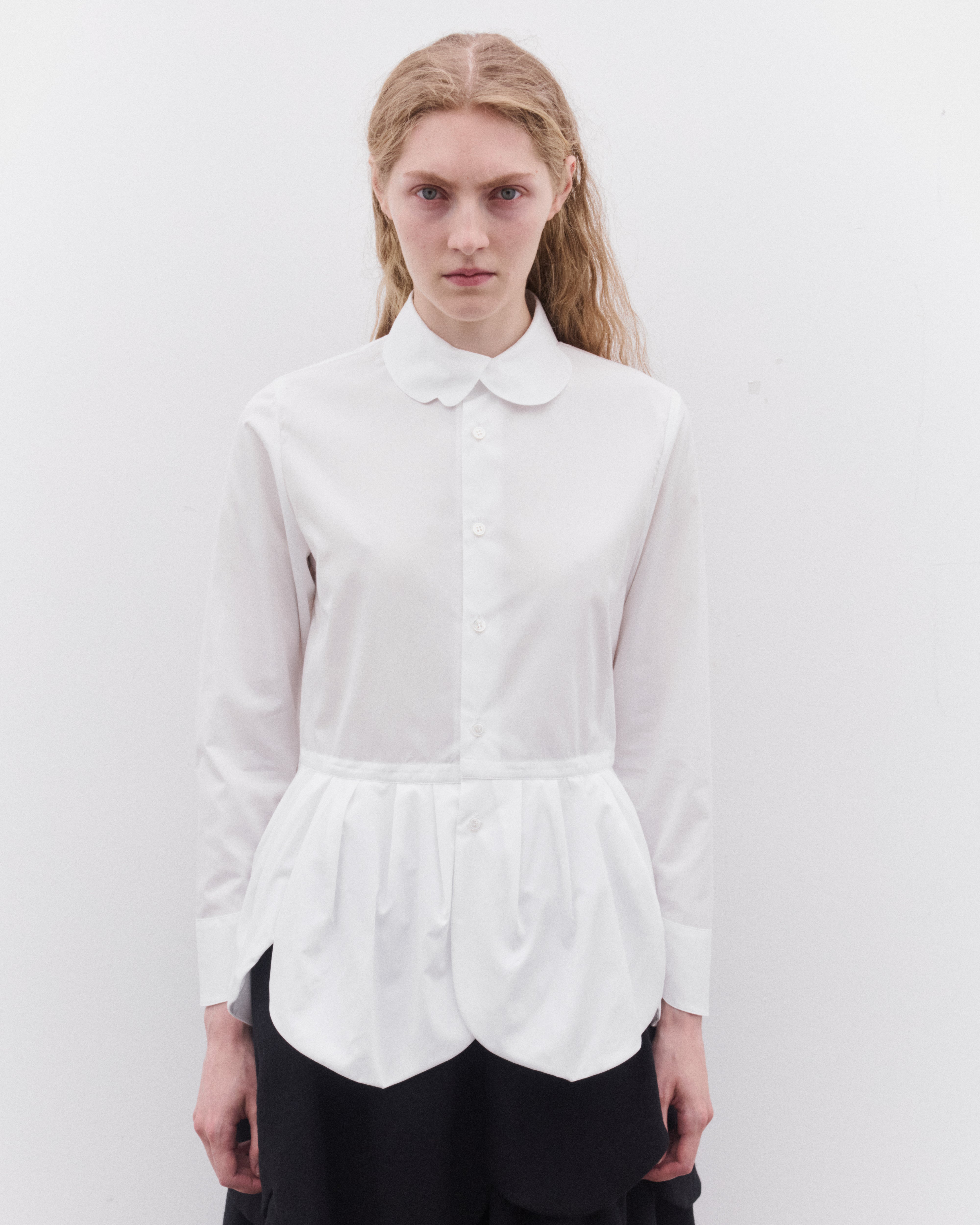 noir Kei ninomiya ホワイトブラウス Noir Kei Ninomiya: Women's Petal Peplum Hem Shirt (White) | DSMNY