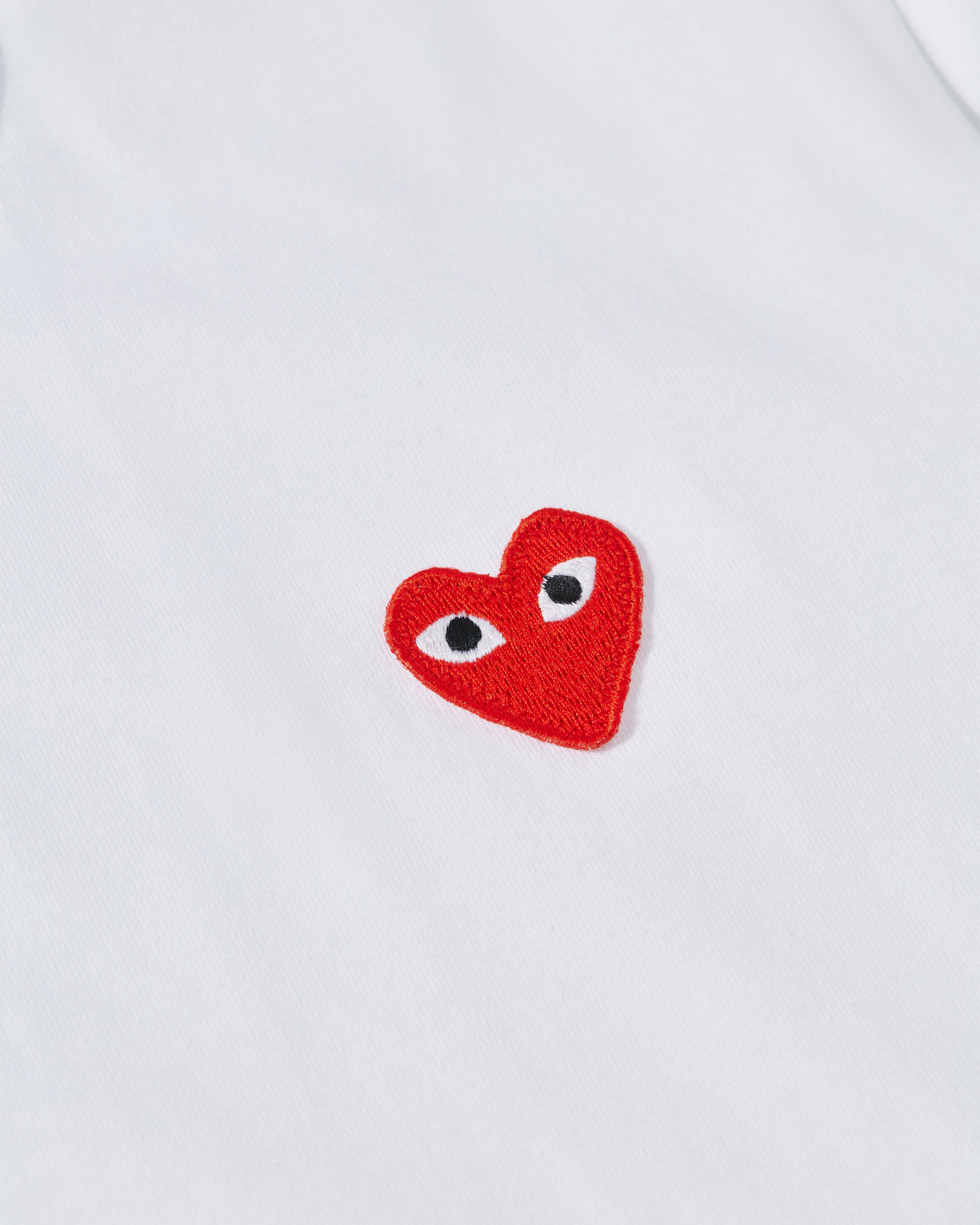 Play Comme des Garçons: Red T-Shirt (White) | DSMNY E-SHOP