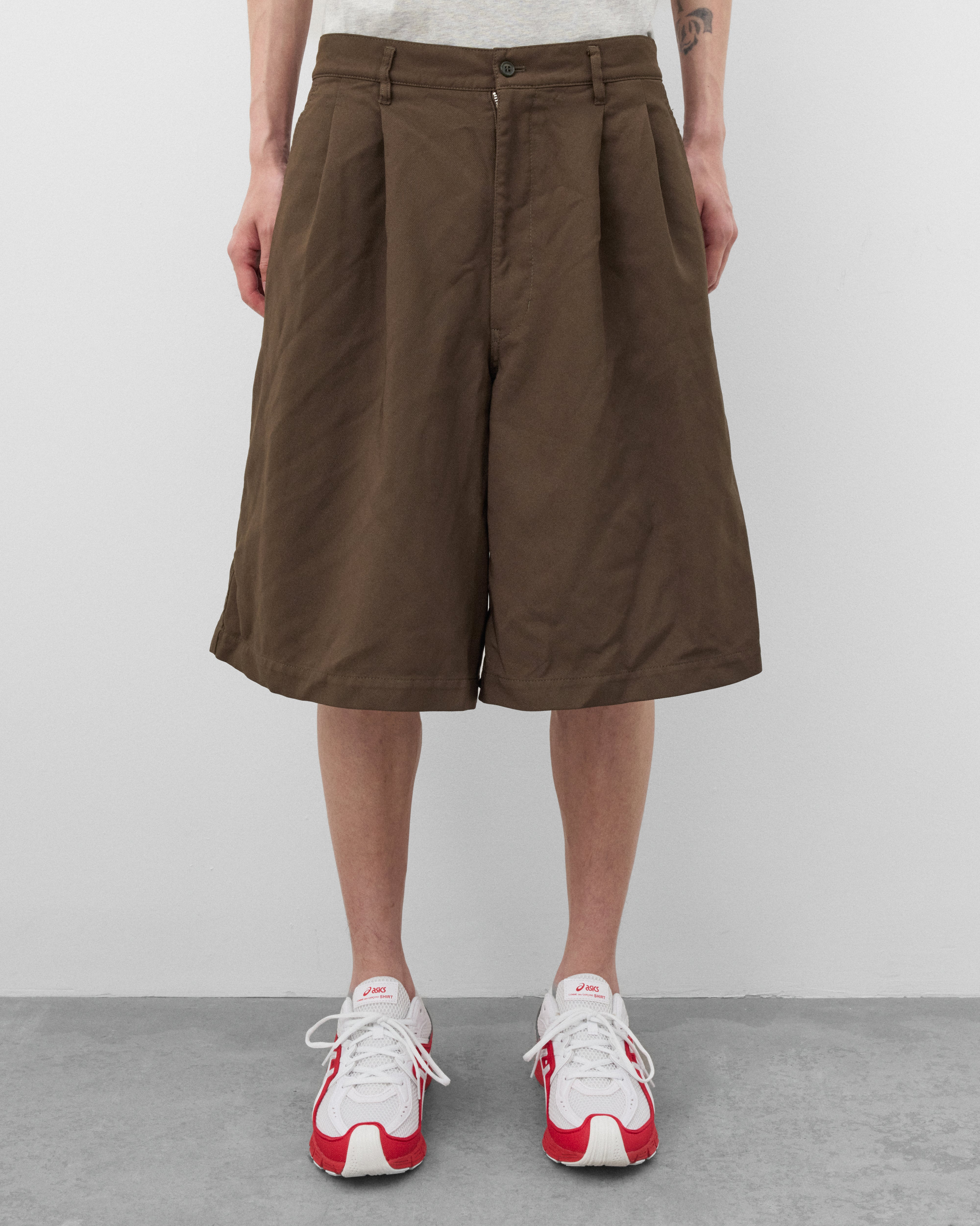 CDG Shirt: Men's Pleated Wide Leg Shorts (Olive) | DSMNY E-SHOP