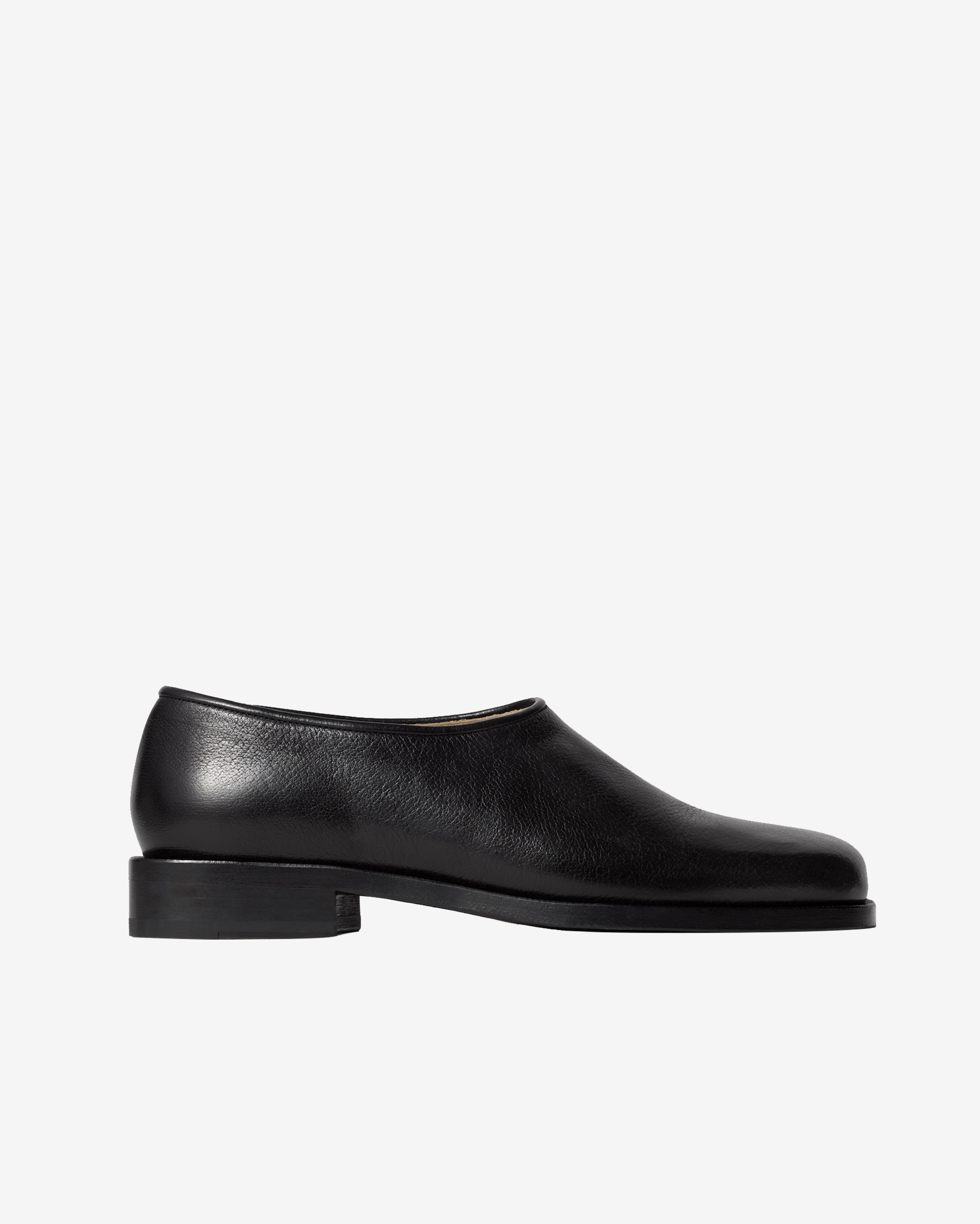Lemaire: Men's Anatomic Slip On (Black) | DSMNY E-SHOP