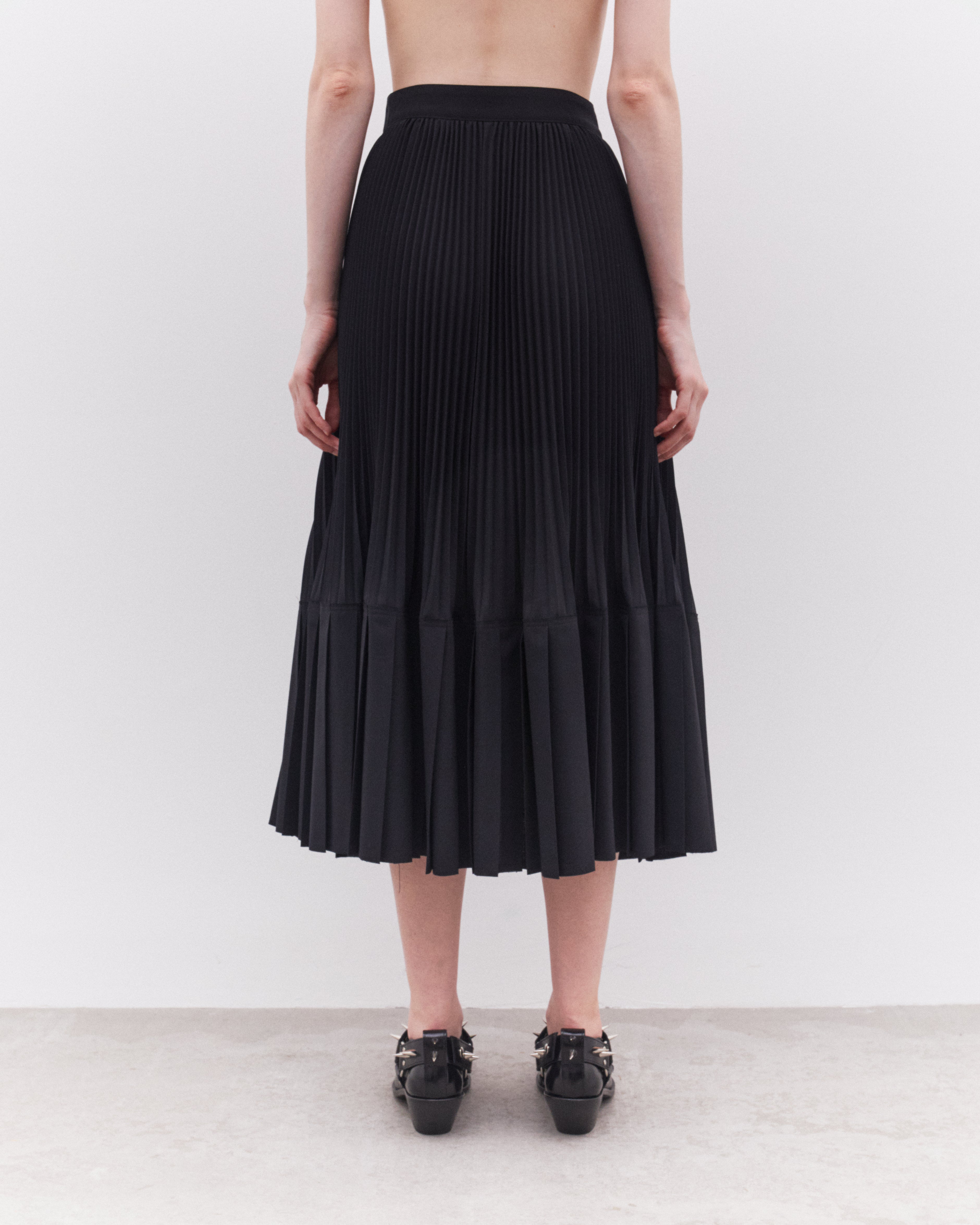 Junya Watanabe: Women's Floor Length Pleated Skirt (Black) | DSMNY
