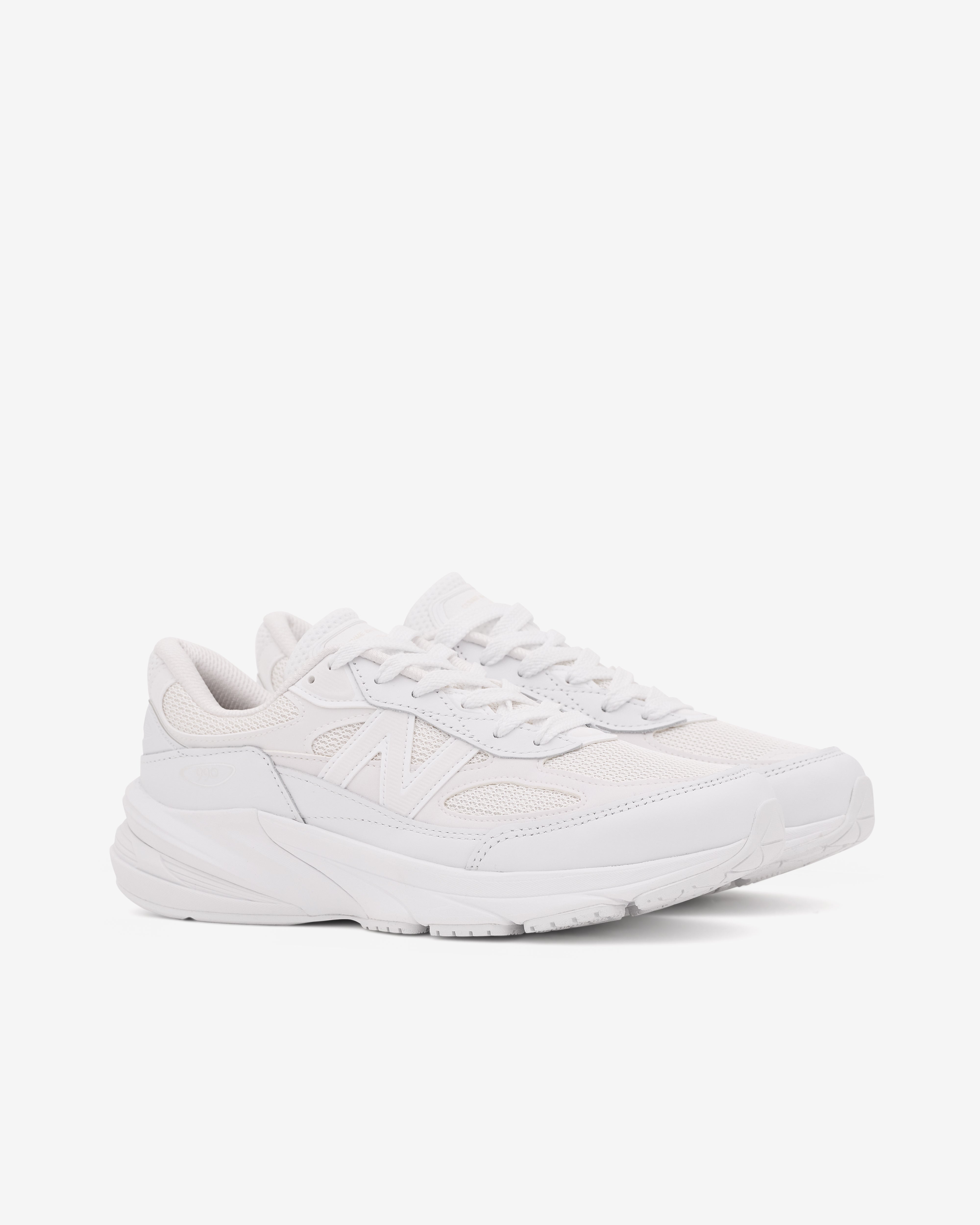 靴 Comme Des GARCONS HOMME NewBalance 990V6 Comme Des Garcons New Balance 990v6 | SneakerNews.com