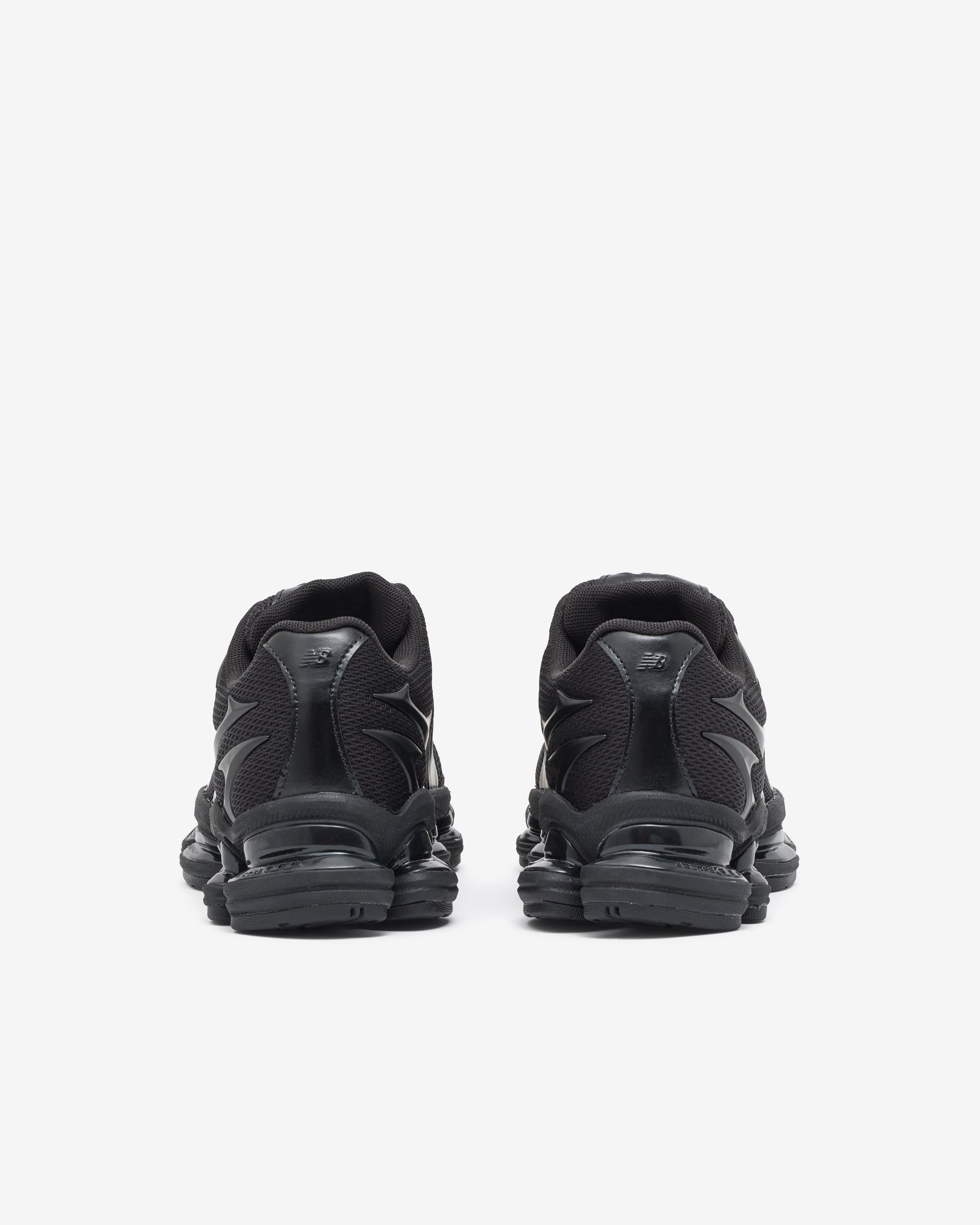 New Balance: Men's Abzorb 2000 Sneakers (Black Metallic) | DSMNY E