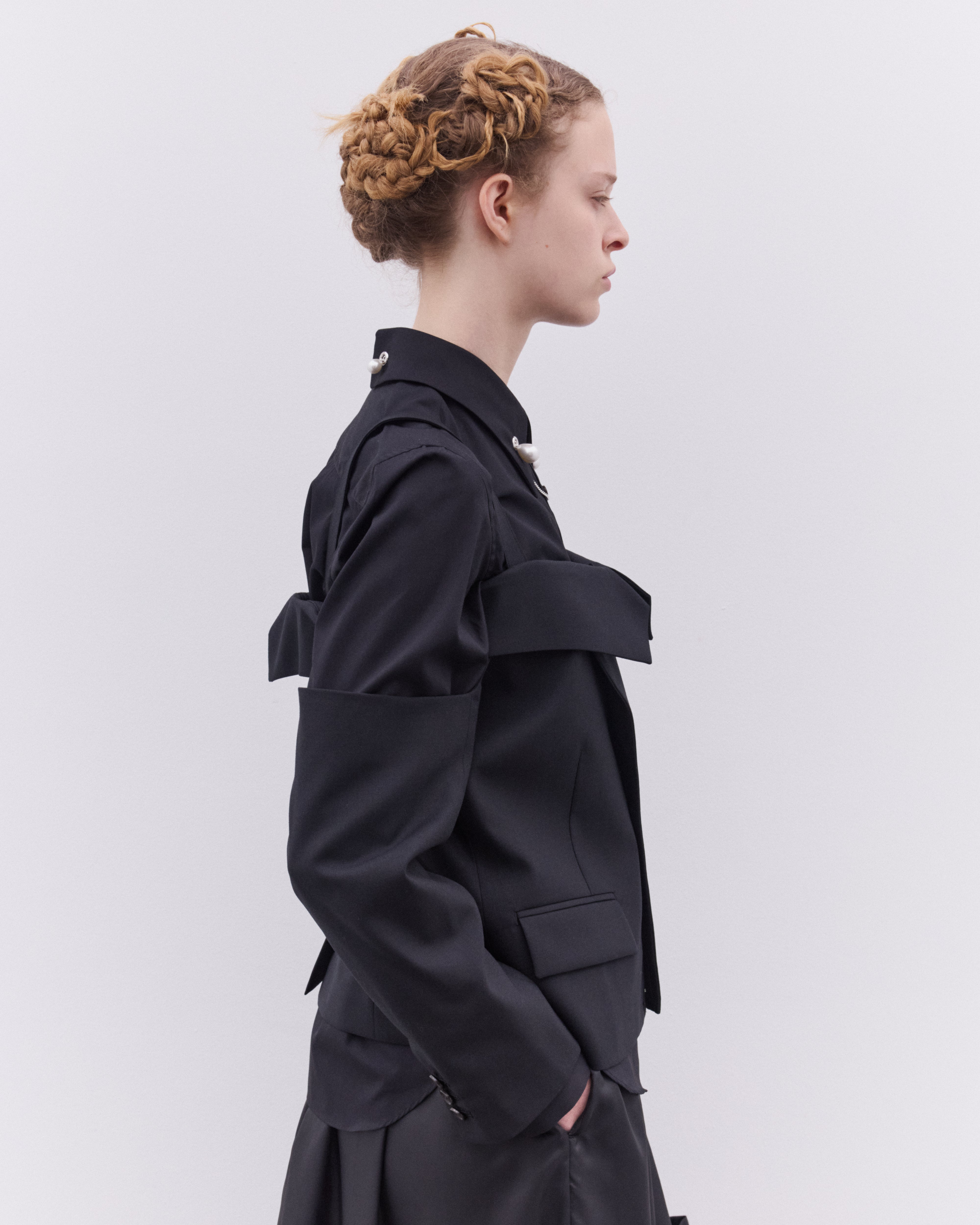 Noir Kei Ninomiya: Women's Off Shoulder Cropped Jacket (Black