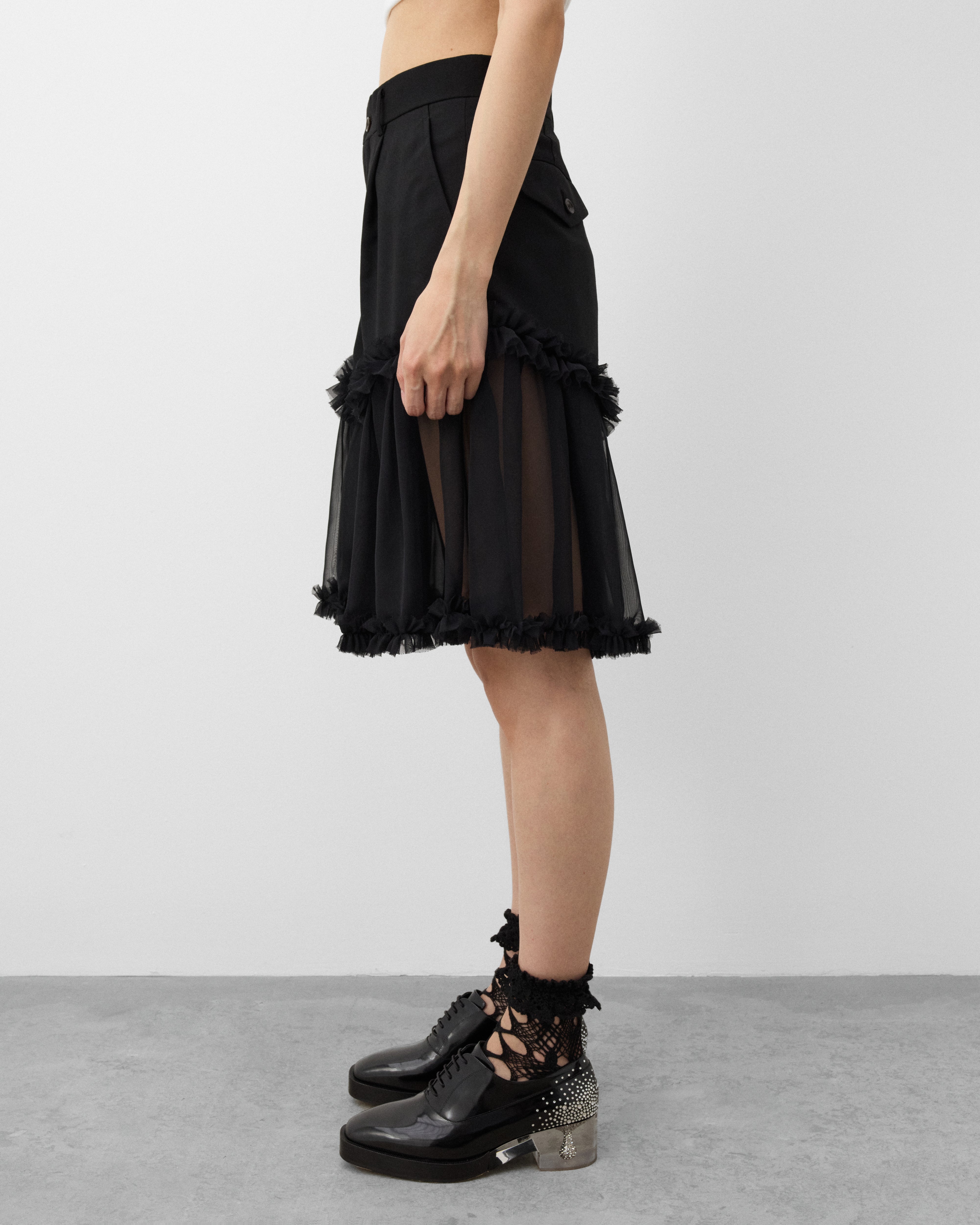 Noir Kei Ninomiya: Women's Pleated Tulle Shorts (Black) | DSMNY E-SHOP