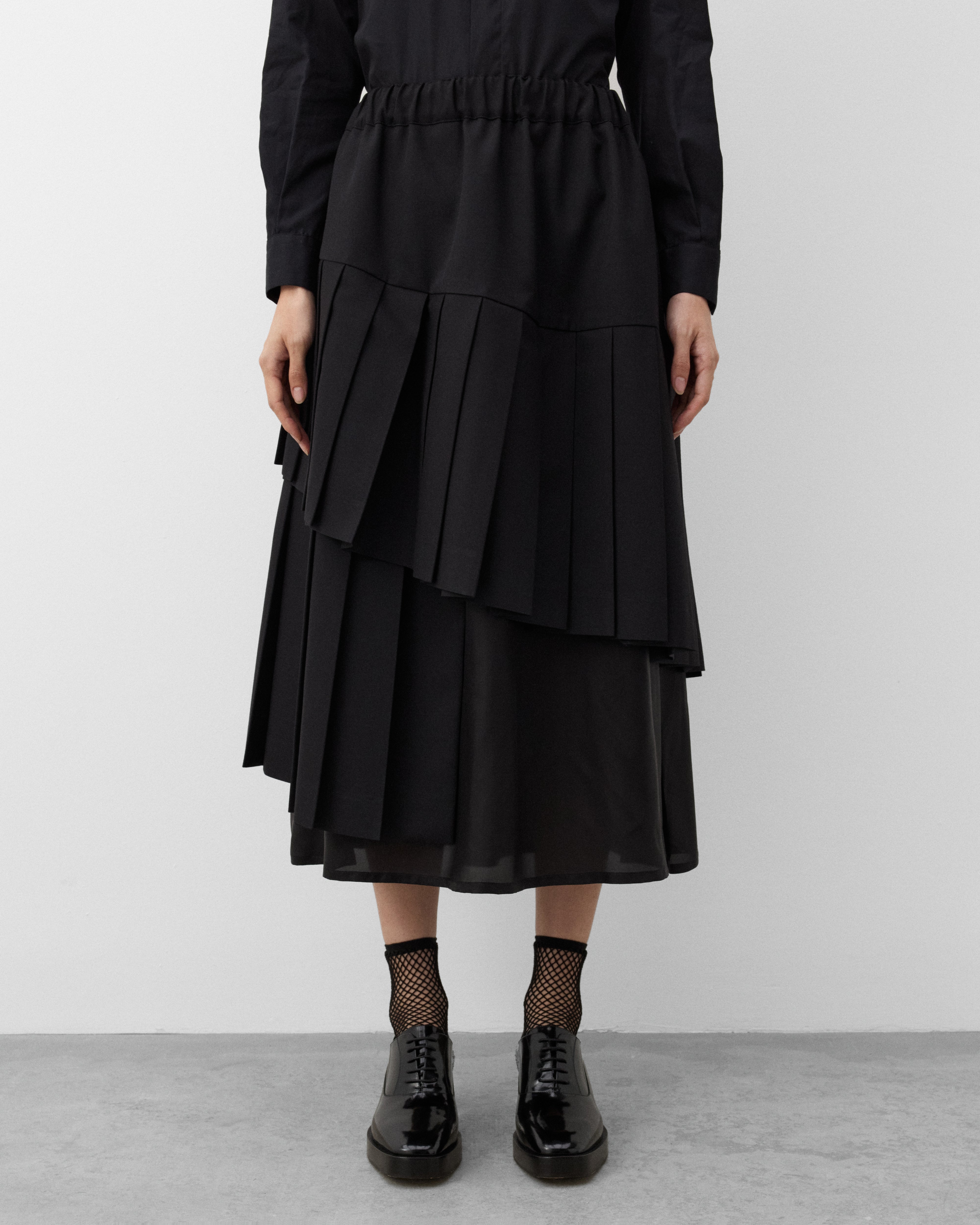 Noir Kei Ninomiya: Women's Tiered Pleated Skirt (Black) | DSMNY E-SHOP