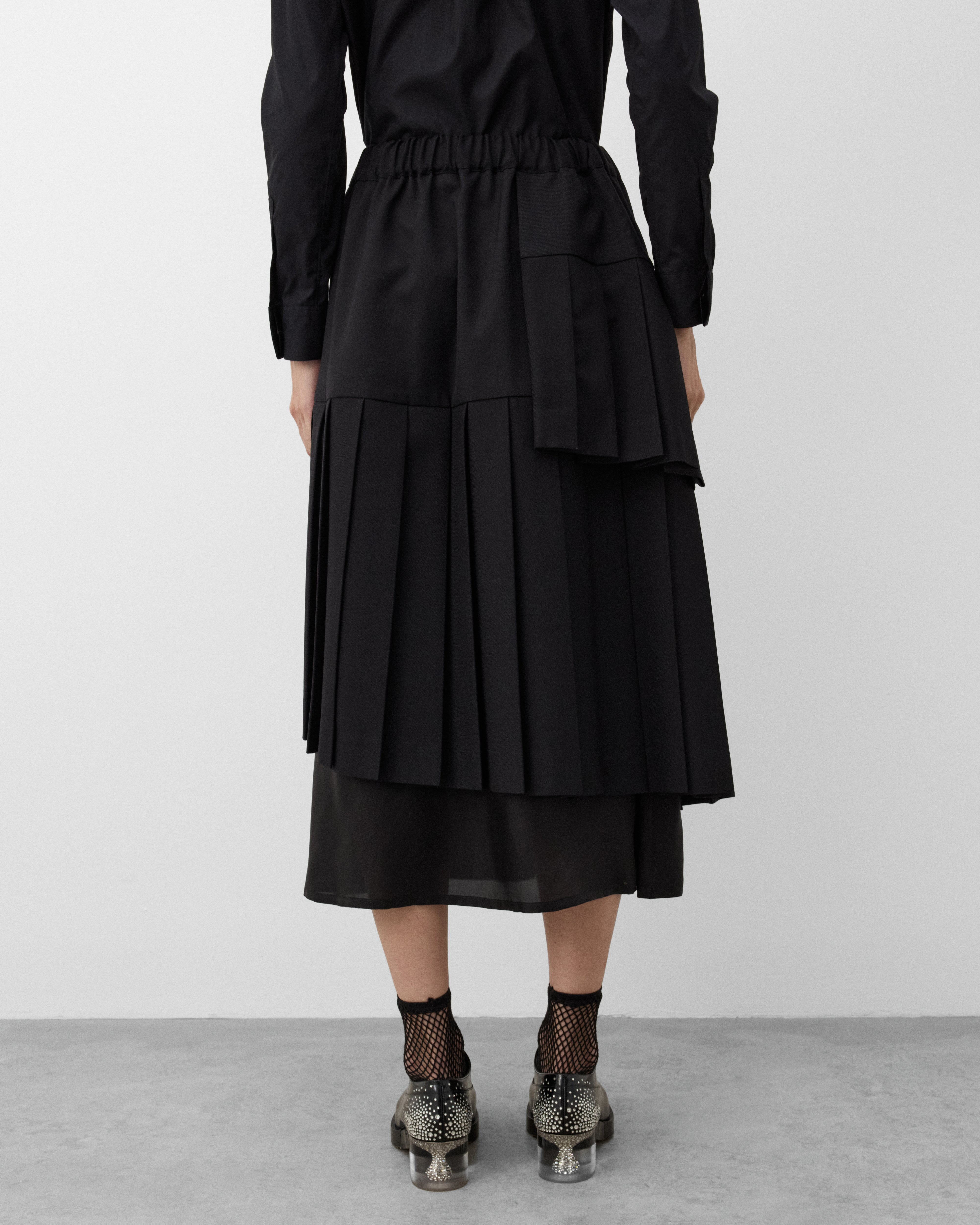 Noir Kei Ninomiya: Women's Tiered Pleated Skirt (Black) | DSMNY E-SHOP