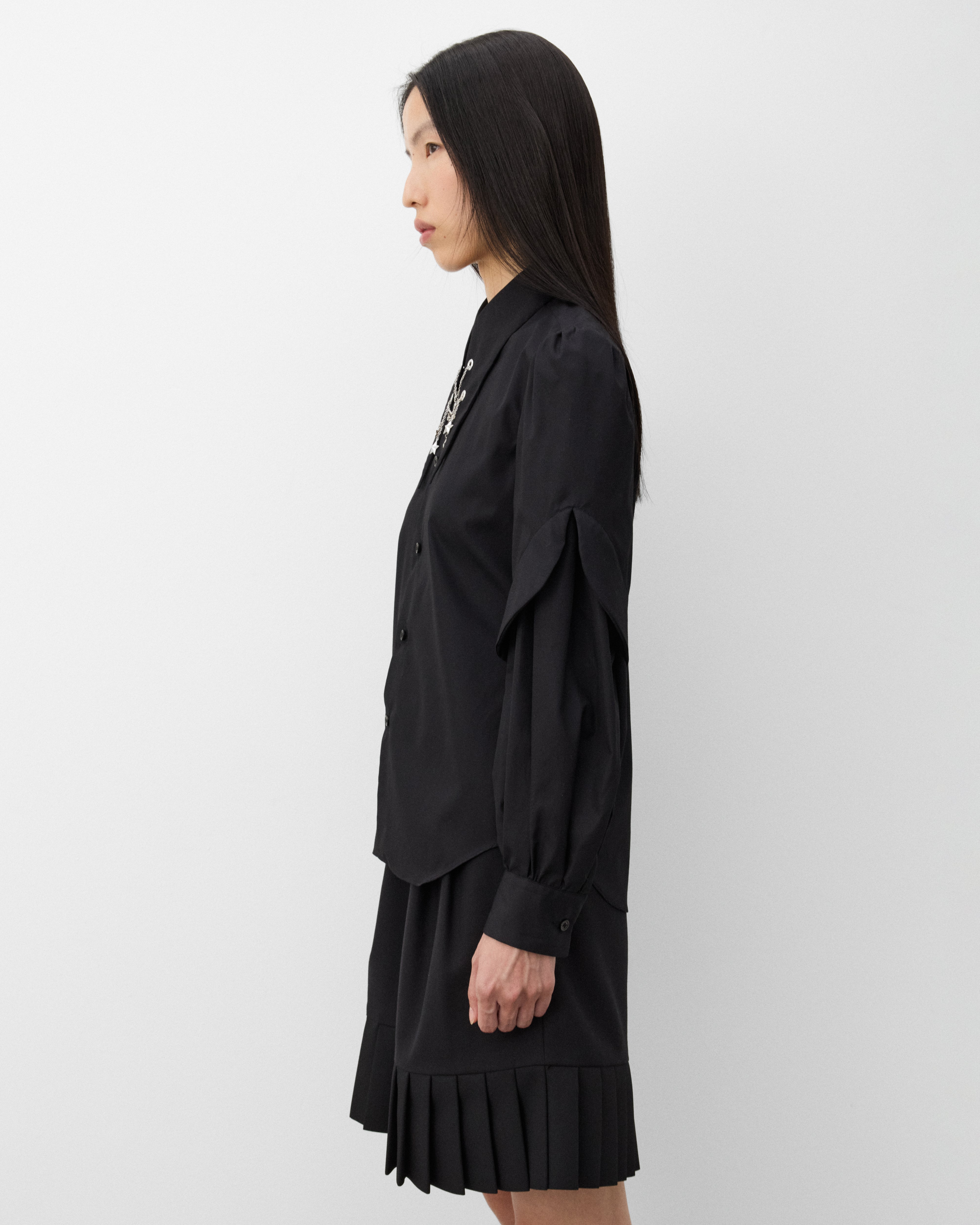 Noir Kei Ninomiya: Women's Star Chain Shirt (Black) | DSMNY E-SHOP