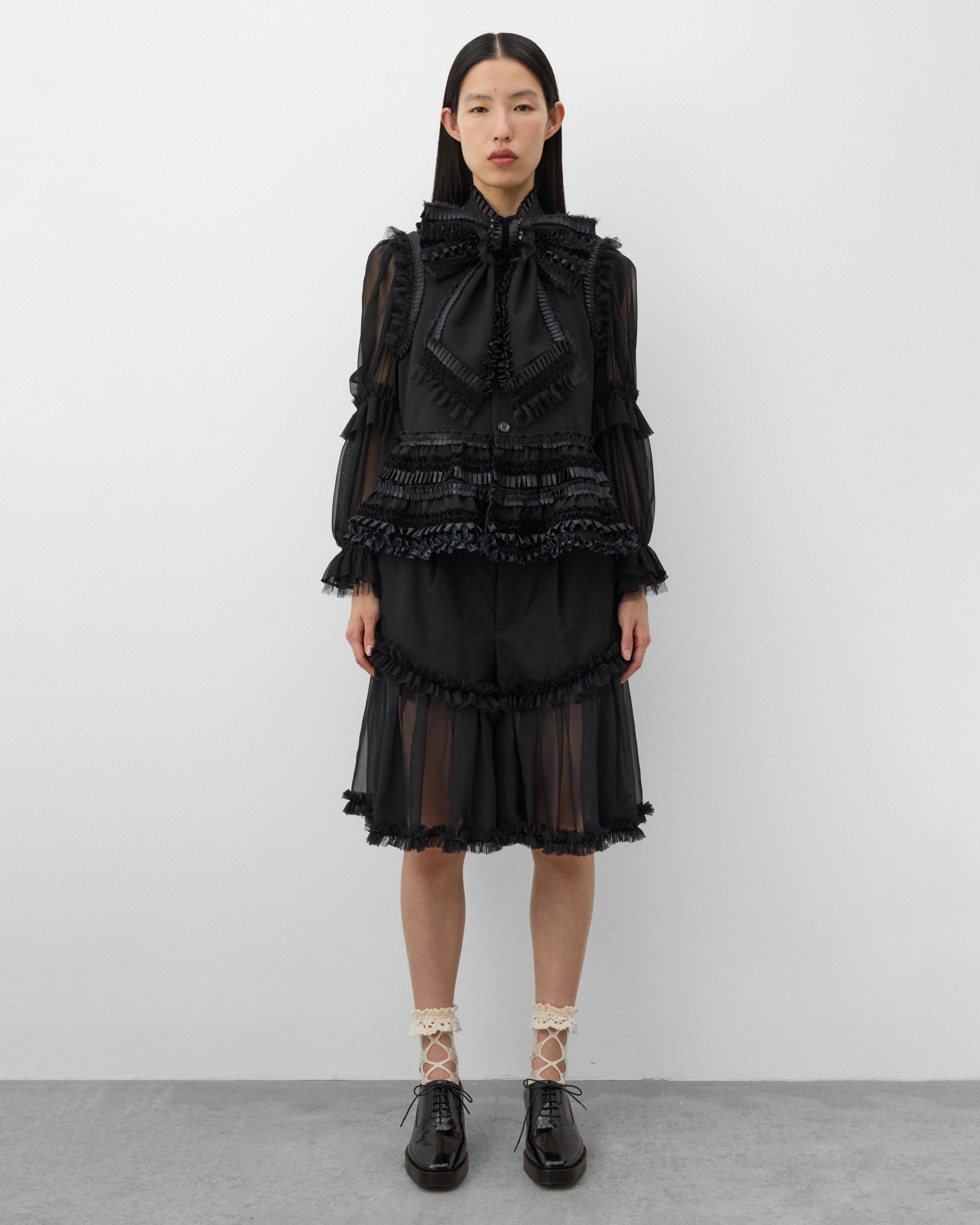 Noir Kei Ninomiya: Women's Ruffle Bow Vest (Black) | DSMNY E-SHOP