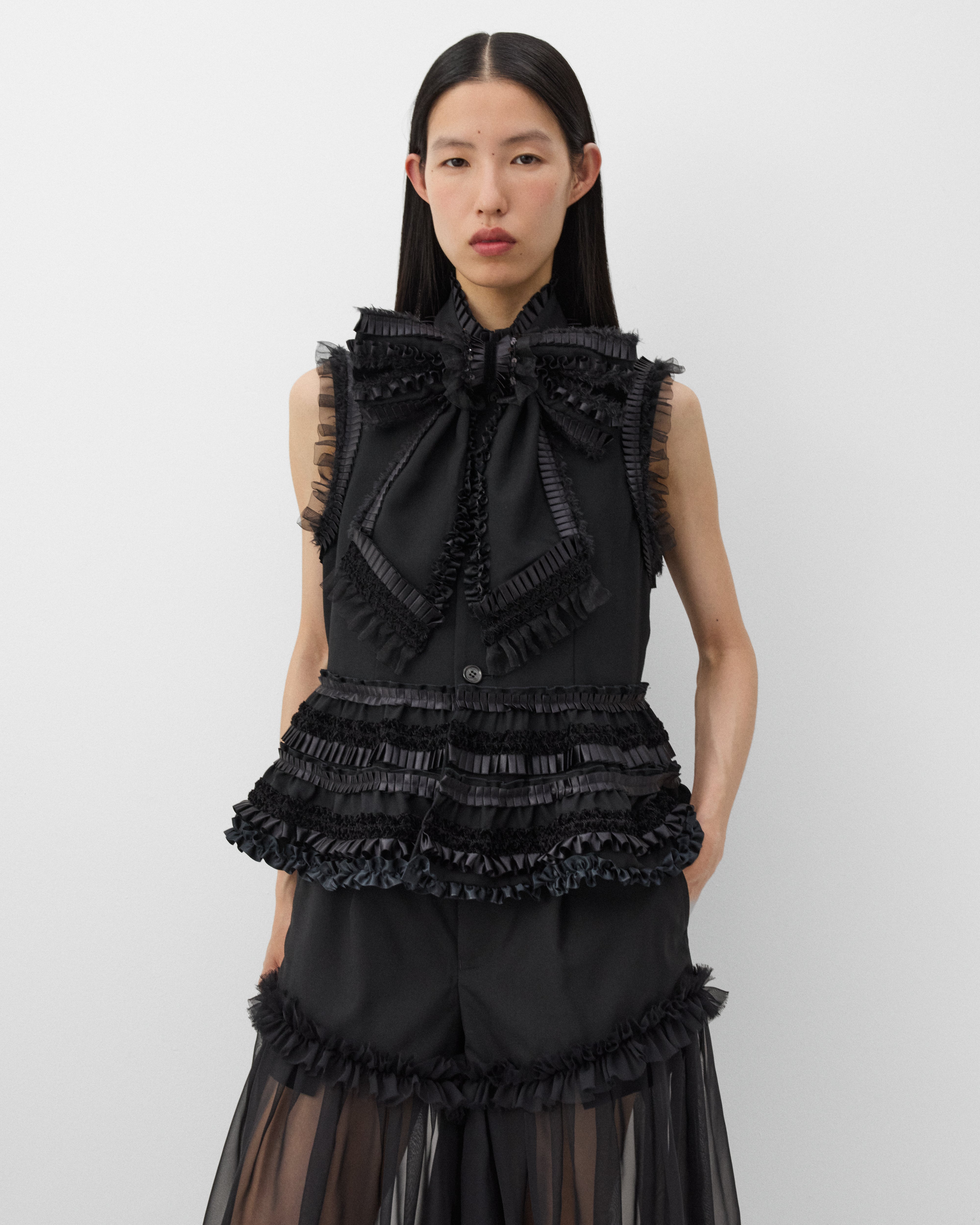 Noir Kei Ninomiya: Women's Ruffle Bow Vest (Black) | DSMNY E-SHOP