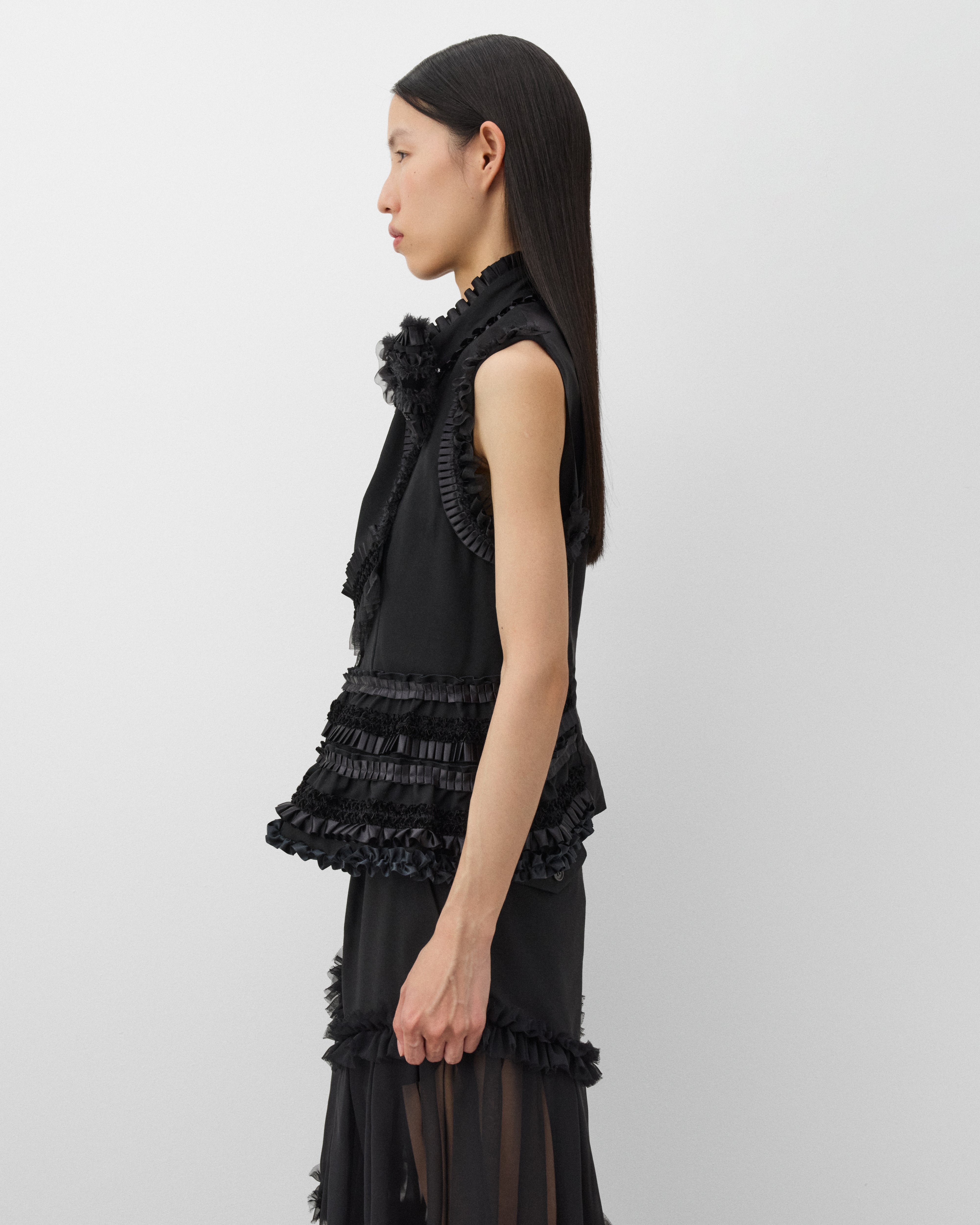 Noir Kei Ninomiya: Women's Ruffle Bow Vest (Black) | DSMNY E-SHOP