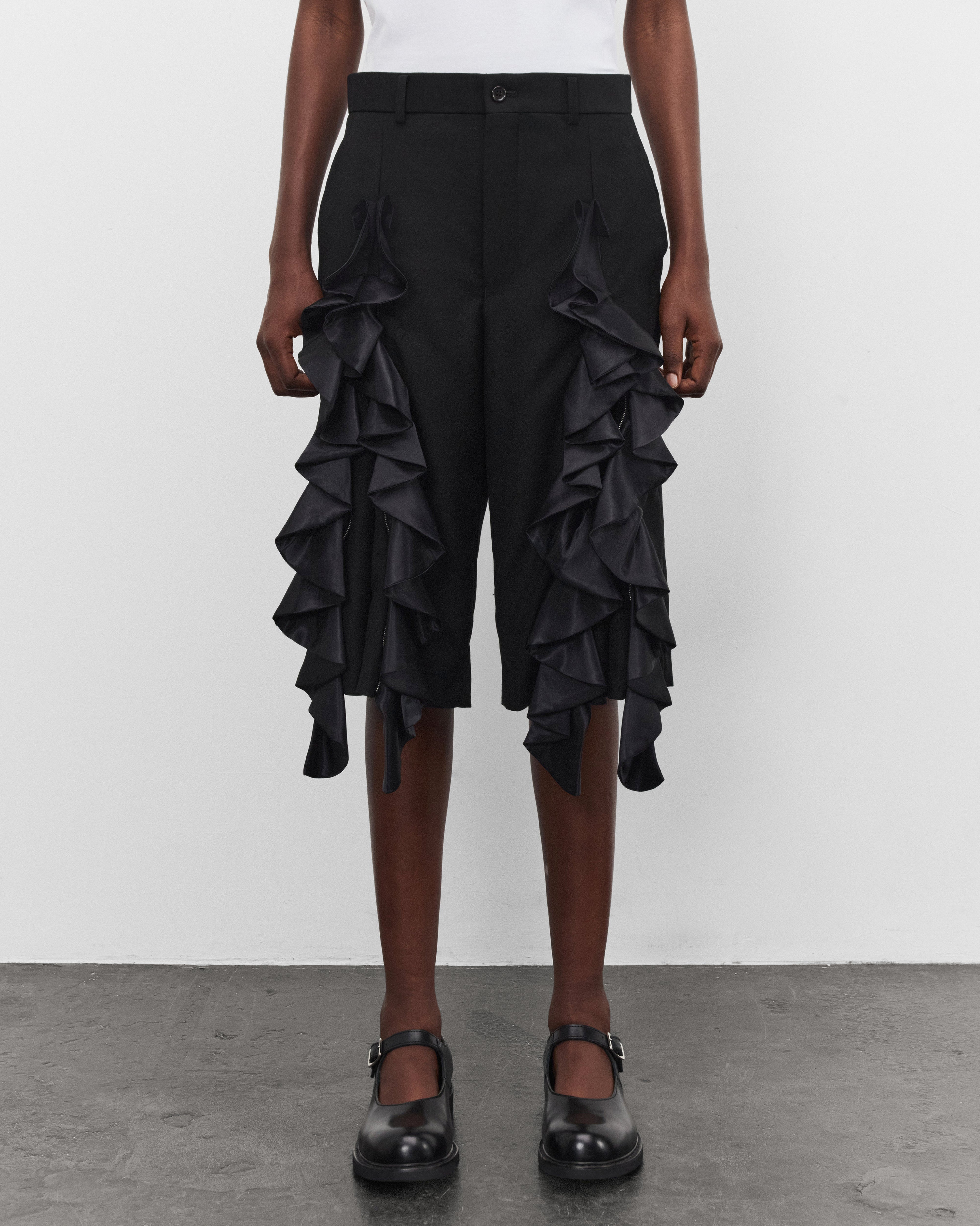 Noir Kei Ninomiya: Women's Cropped Zip Ruffle Trousers (Black