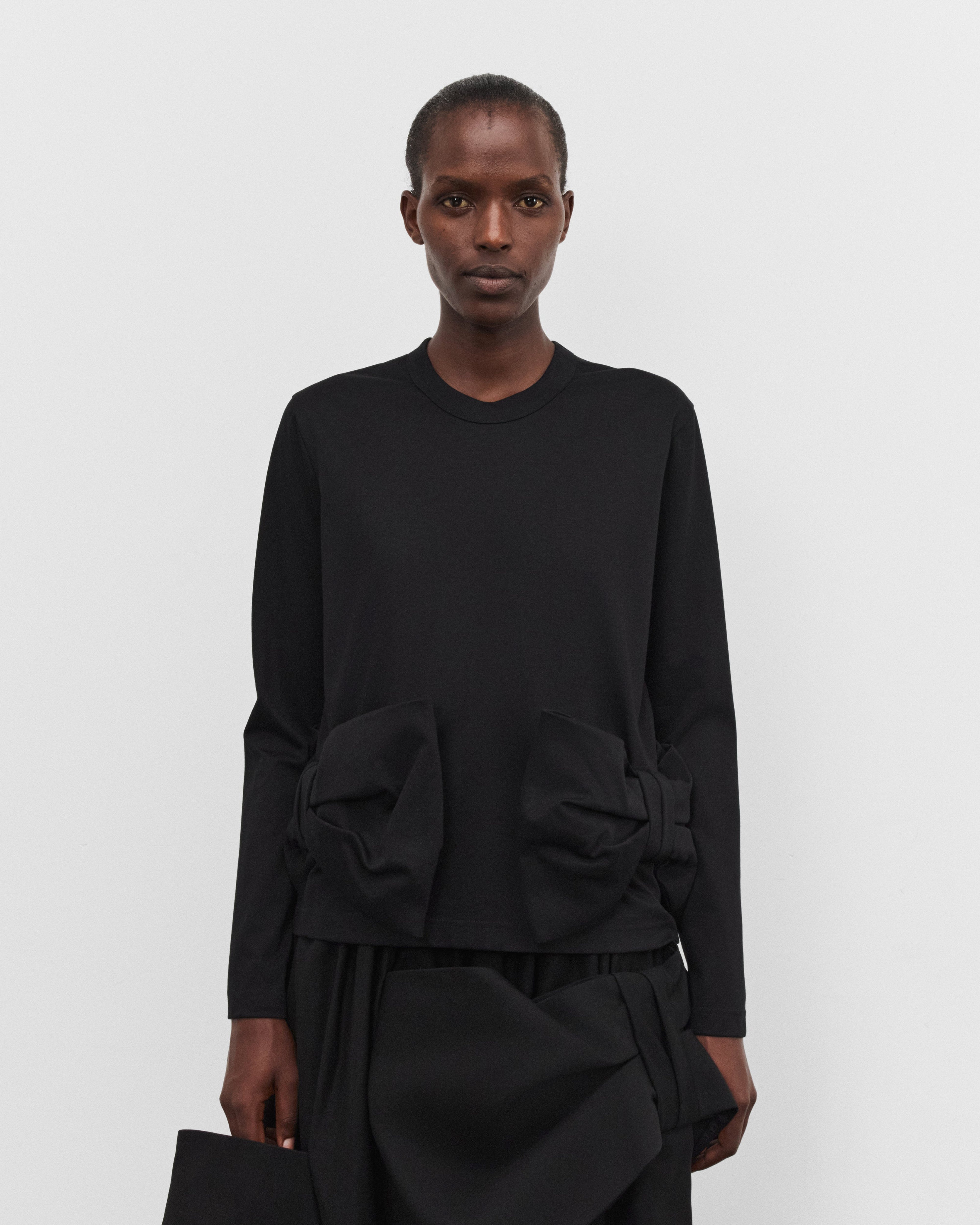 Noir Kei Ninomiya: Women's Long Sleeve Bow T-Shirt (Black) | DSMNY