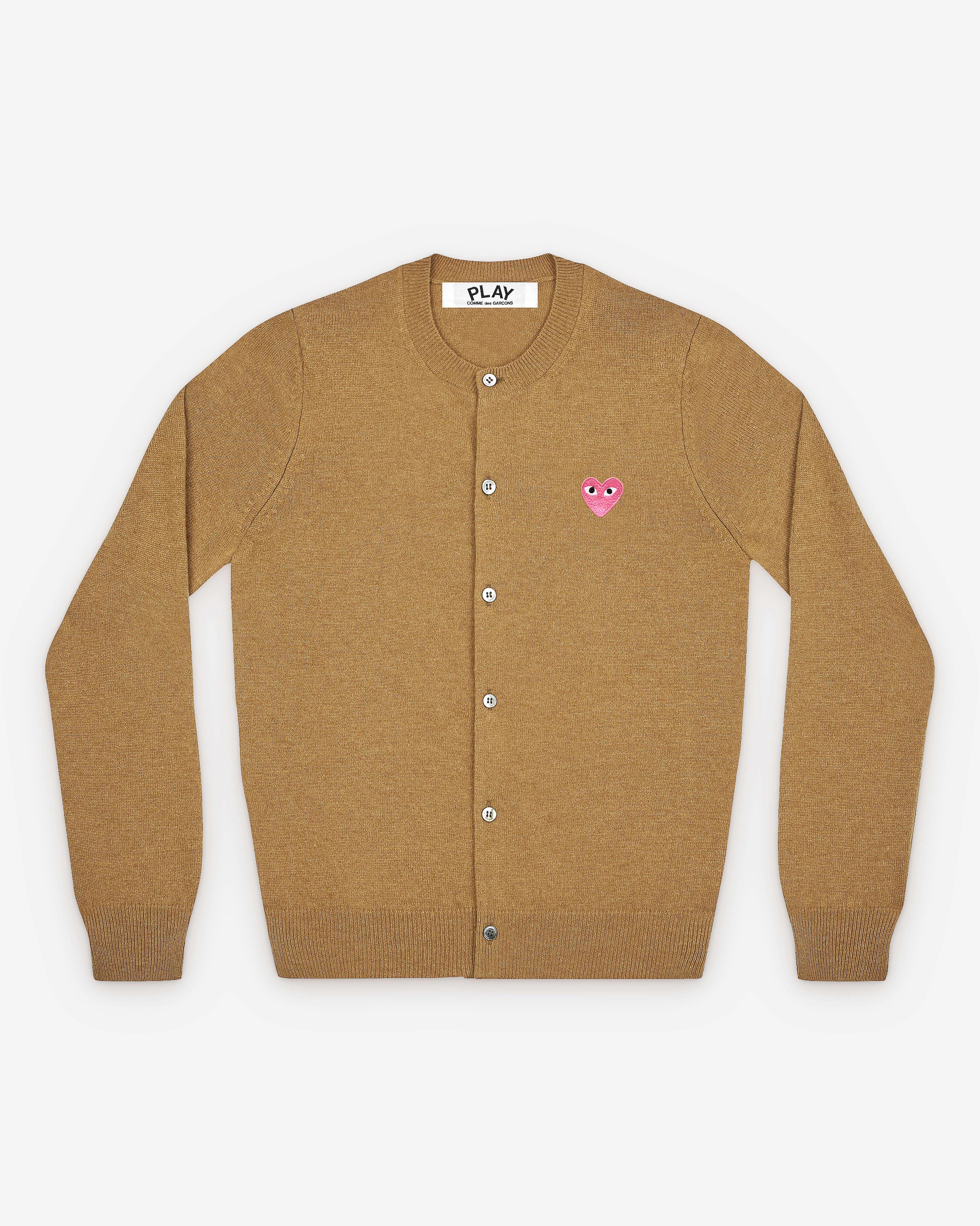 PLAY COMME des GARCONS ベージュ カーディガン M Play: Small Pink Heart Round Neck Cardigan (Camel) | DSMNY E-SHOP