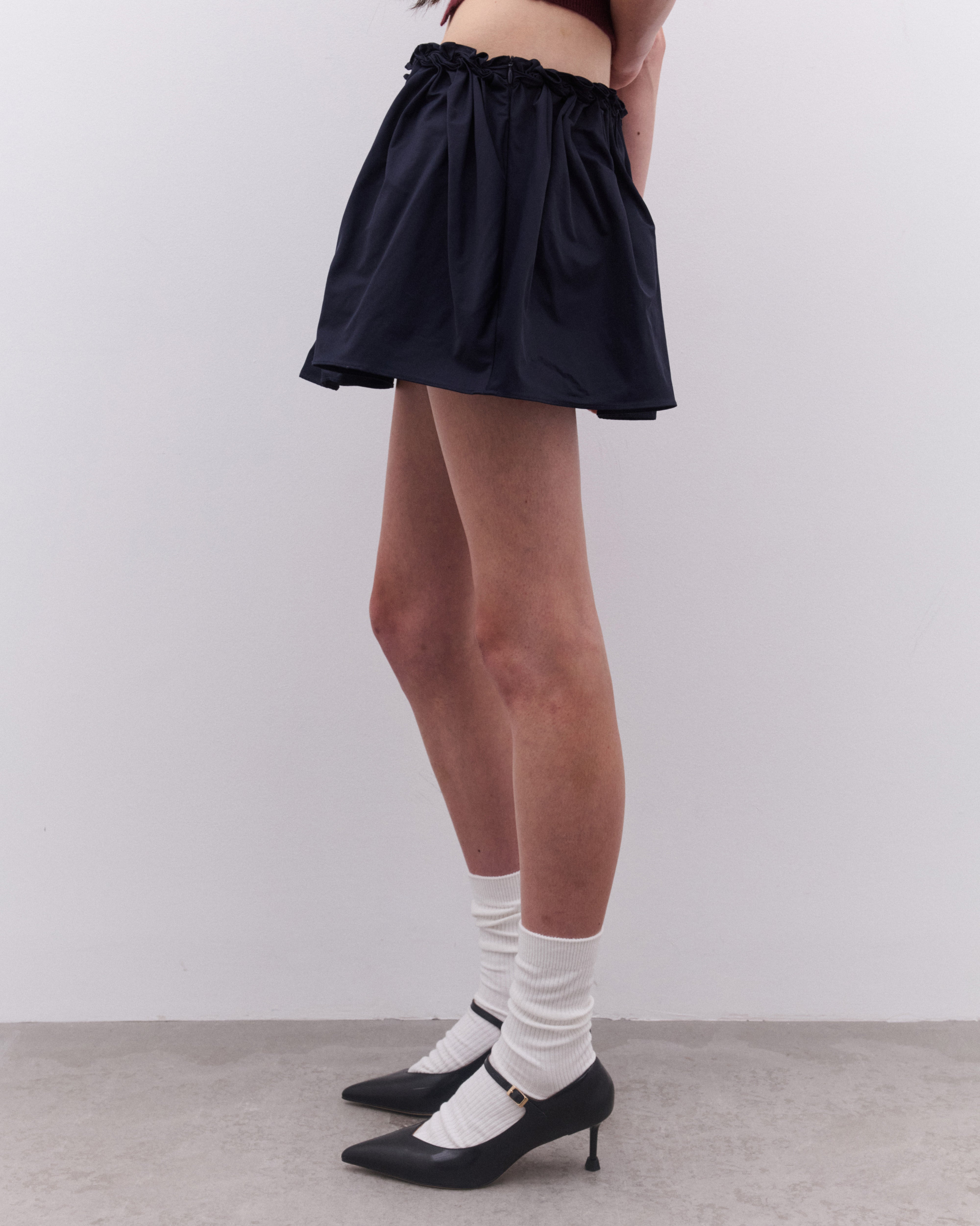 SHUSHU/TONG: Women's Floral Waist Short Skirt (Navy) | DSMNY