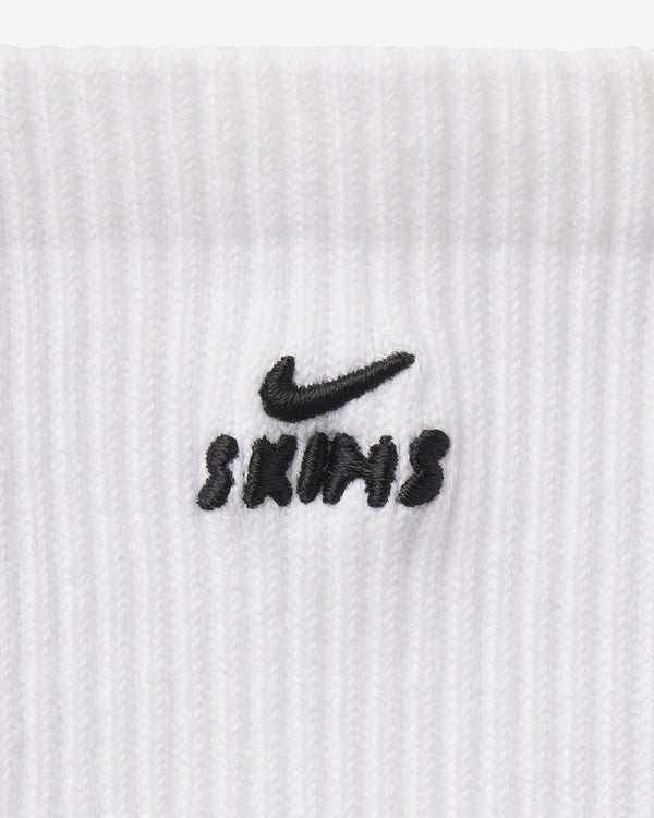 NikeSKIMS - Women's Dri-FIT Pilates Grip Crew Socks - (Snow)