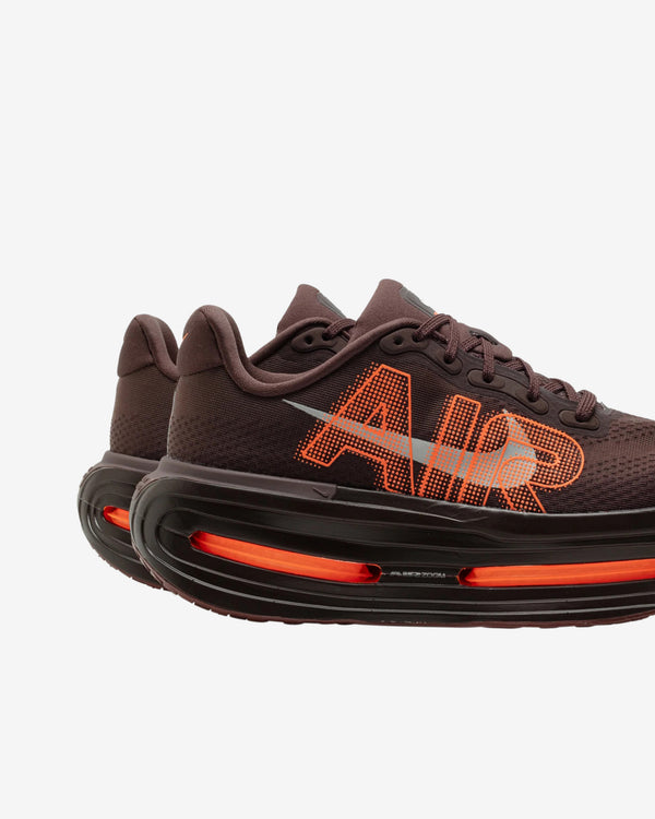Nike - Men's Vomero Premium X Renegade Sneakers - (Brown Basalt/Total Orange)