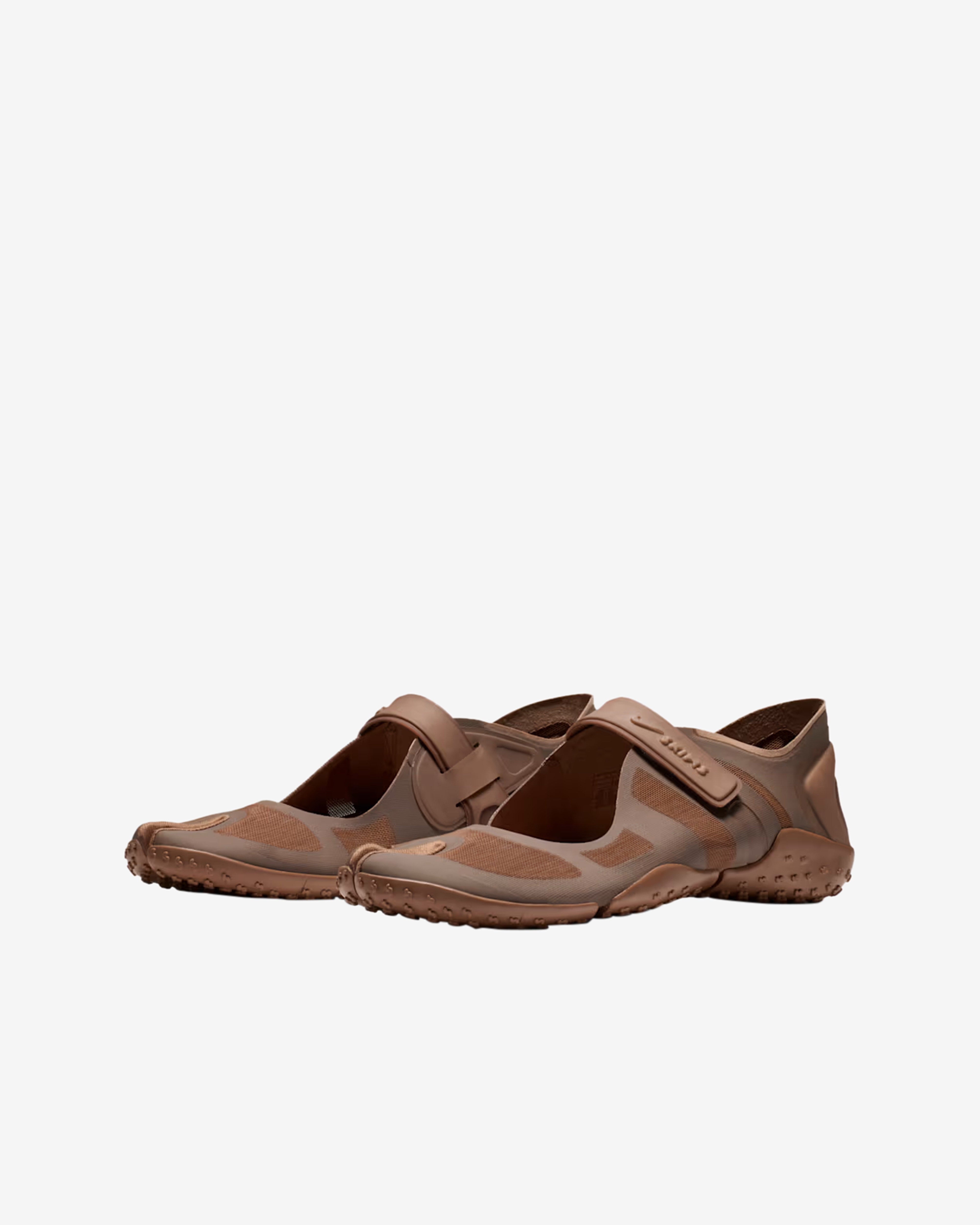 NikeSKIMS: Women's Rift Mesh Sneakers (Sable Brown) | DSMNY E-SHOP