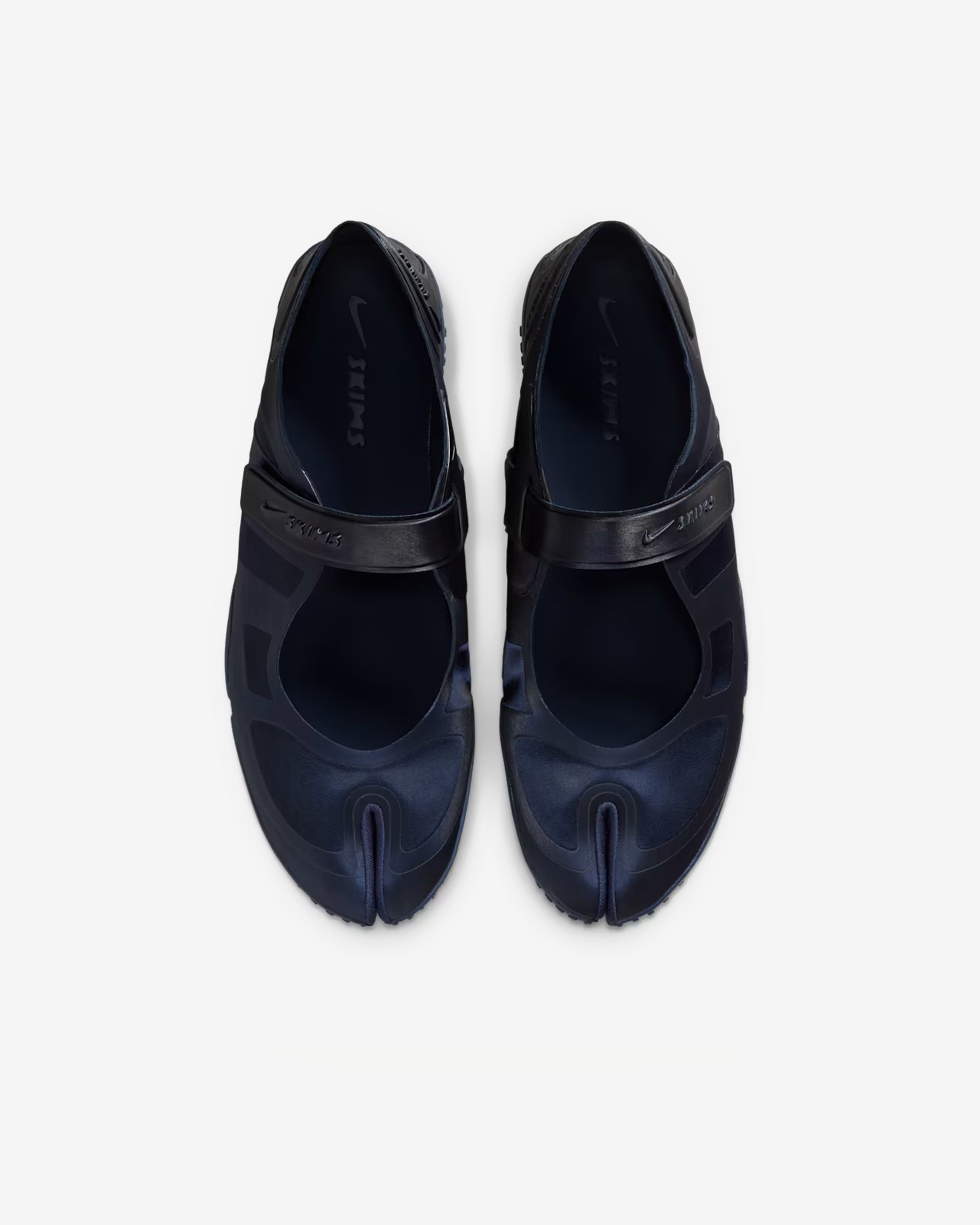 NikeSKIMSリフト サテン ネイビー　25.5 NikeSKIMS: Rift Satin (Navy/Obsidian) | DSMNY E-SHOP