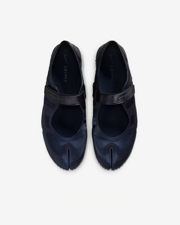 NikeSKIMS - Women's Rift Satin Sneakers - (Navy/Obsidian)