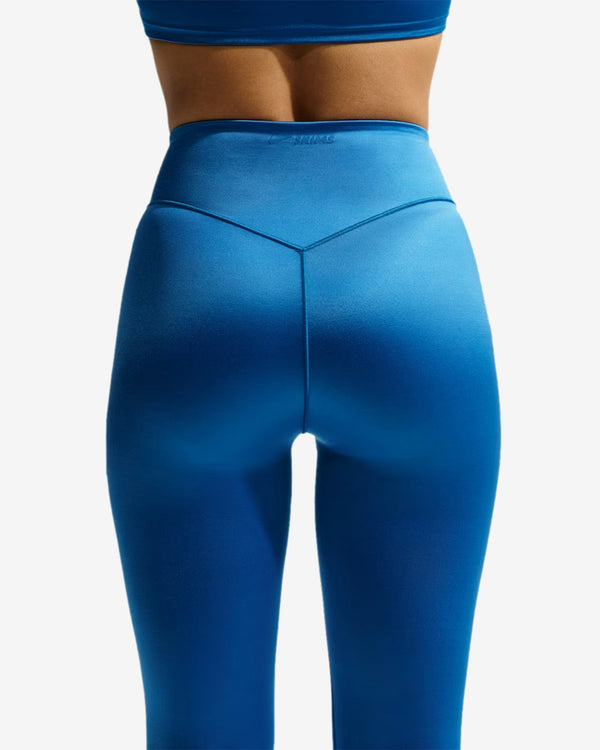 NikeSKIMS - Women's High-Waisted Bonded Satin Shine 26" Leggings - (Cobalt)