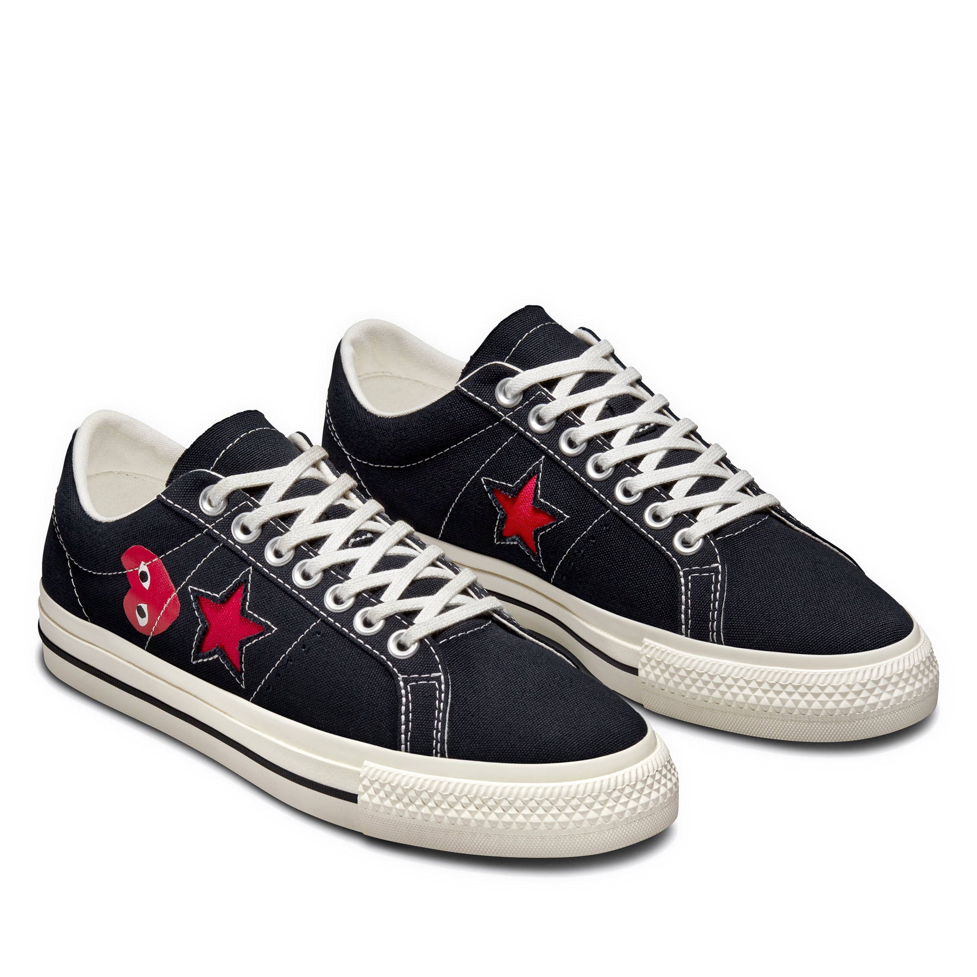 Black converse deals with red heart